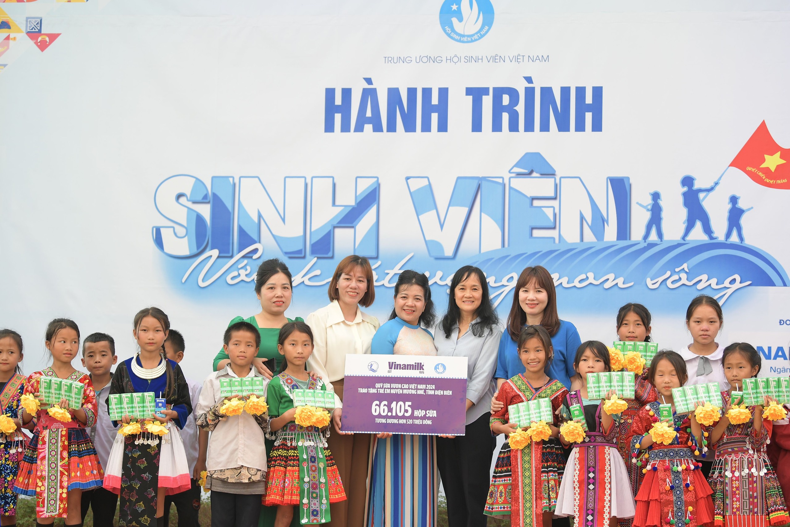 Gần 1.500 em nhỏ miền cao Điện Bi&ecirc;n đ&oacute;n niềm vui uống sữa mỗi ng&agrave;y từ Quỹ Sữa Vươn Cao Việt Nam.