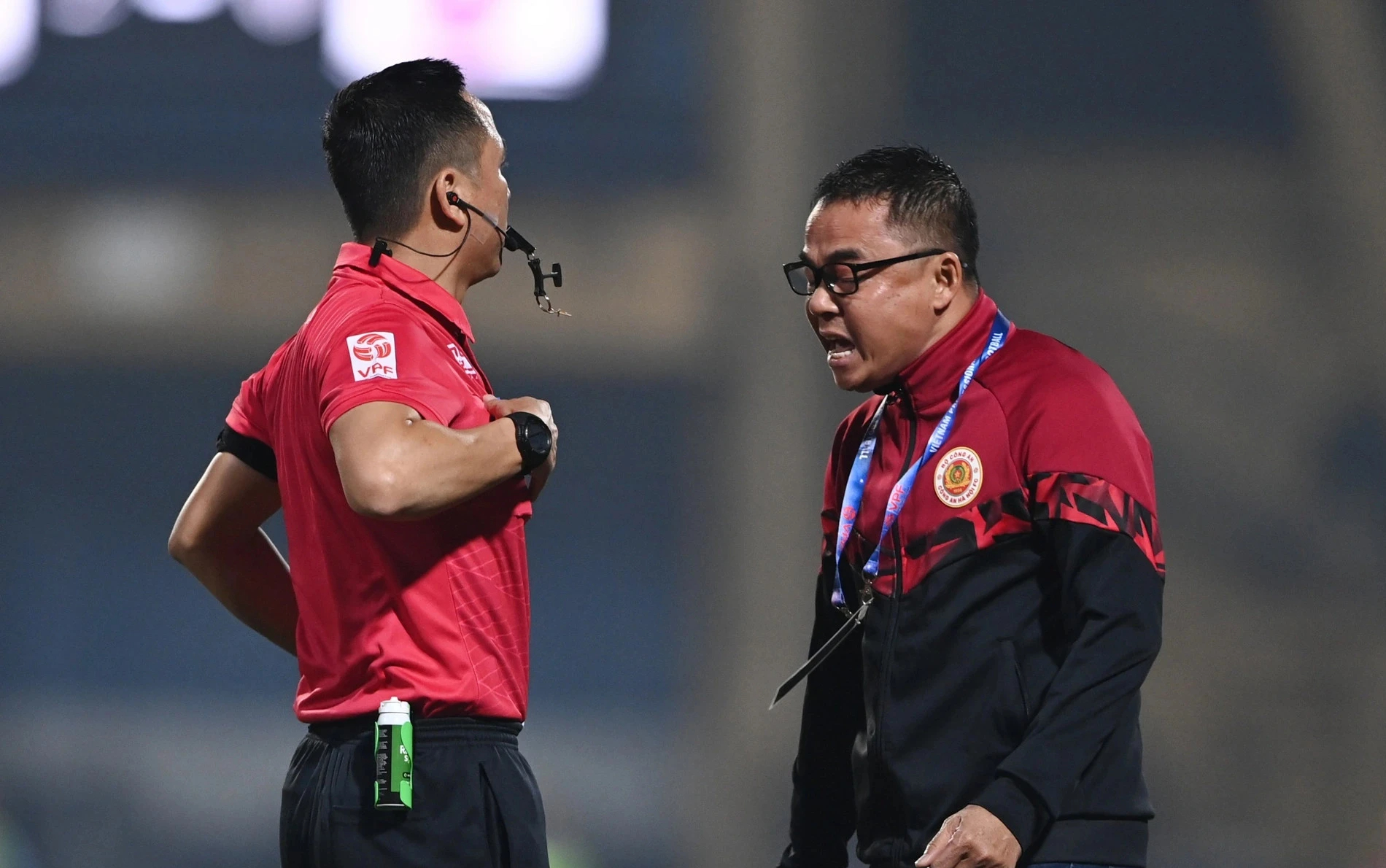 HLV Kiatisak từ chức, ai sẽ dẫn dắt nh&agrave; v&ocirc; địch V-League?- Ảnh 1.