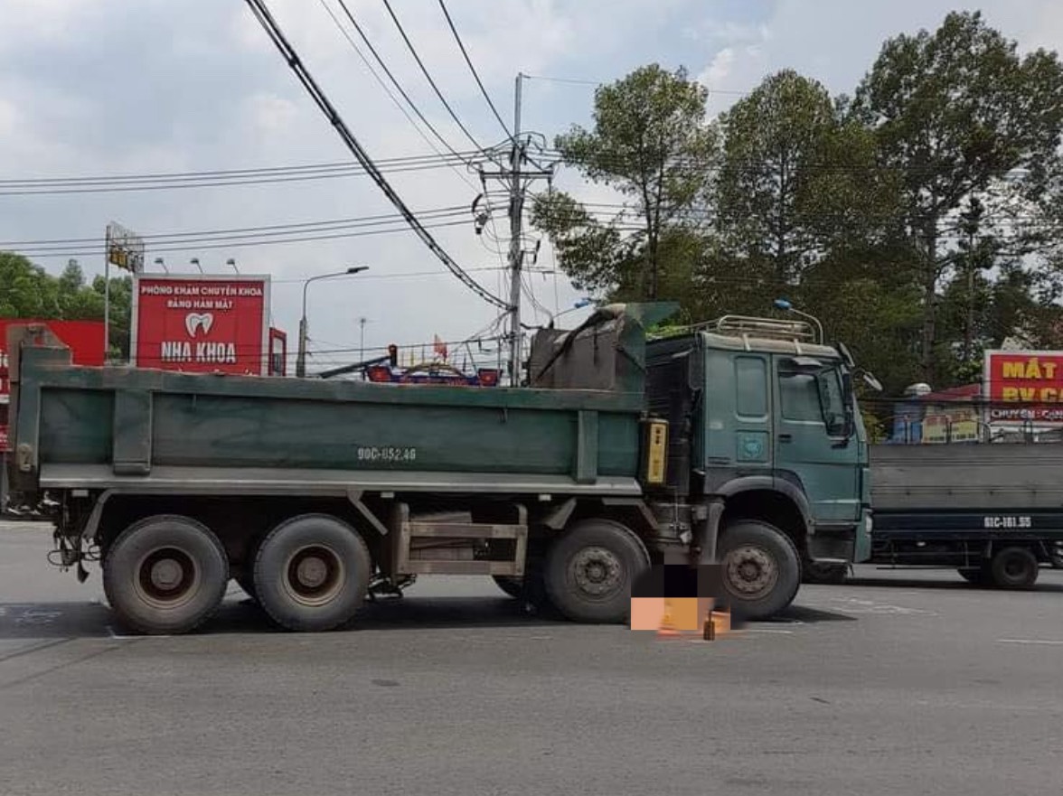 Xe tải ben va chạm với xe đạp tr&ecirc;n QL51, một phụ nữ tử vong- Ảnh 1.