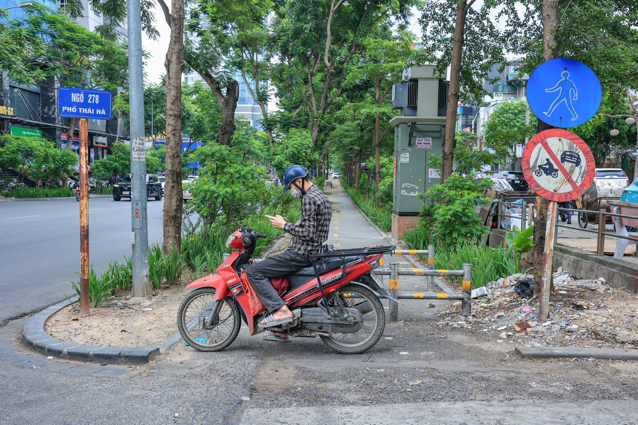 Nhếch nh&aacute;c tuyến đường d&agrave;nh ri&ecirc;ng cho người đi bộ, đi xe đạp ở H&agrave; Nội- Ảnh 3.
