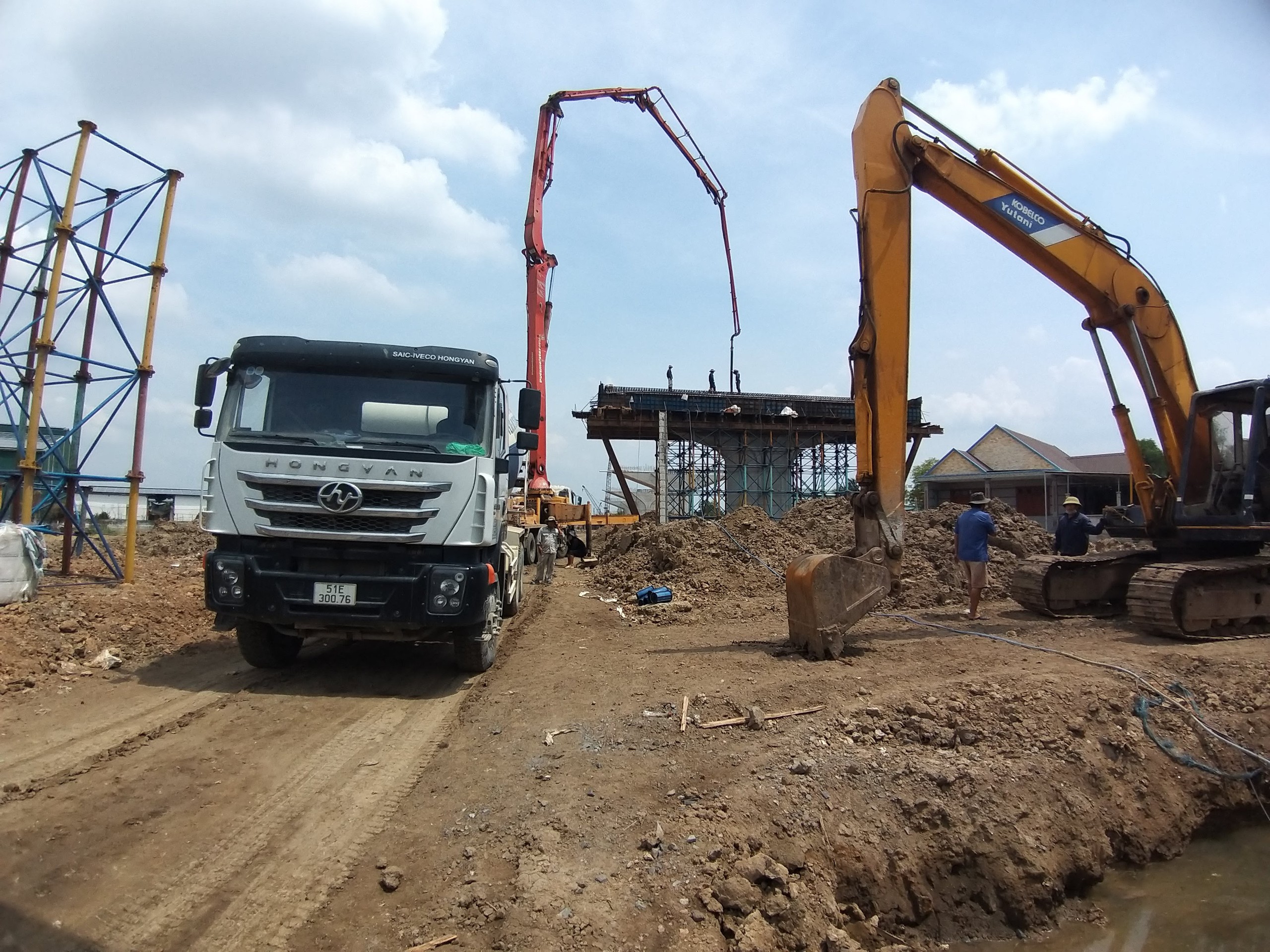 Dự &aacute;n V&agrave;nh đai 3 qua Long An: Sẵn s&agrave;ng lao lắp dầm cầu T&acirc;n Bửu- Ảnh 1.