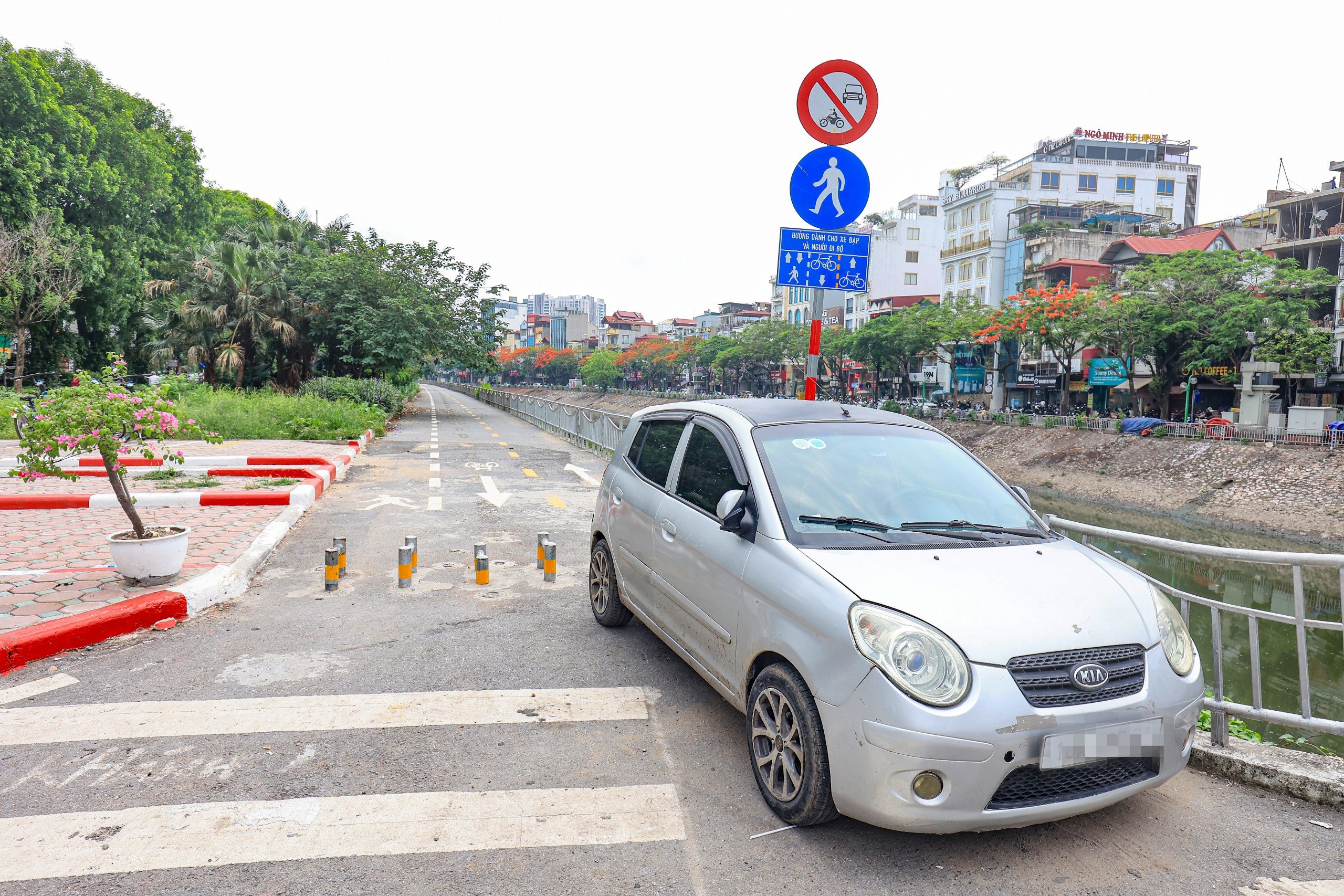 Nhếch nh&aacute;c tuyến đường d&agrave;nh ri&ecirc;ng cho người đi bộ, đi xe đạp ở H&agrave; Nội- Ảnh 19.