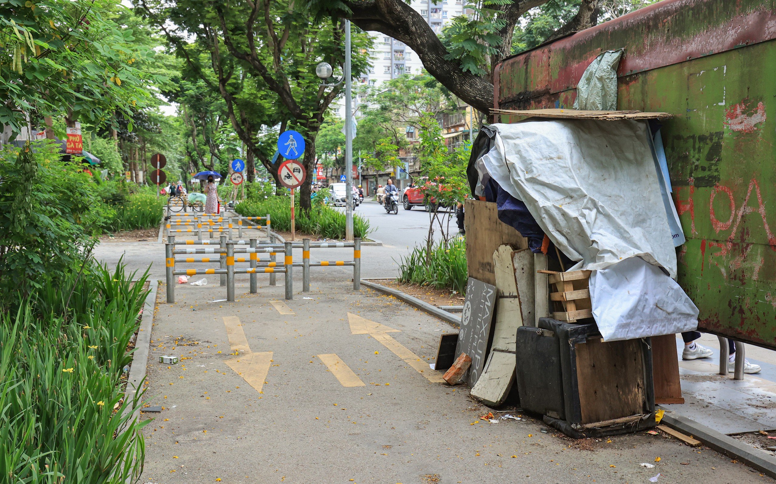 Nhếch nh&aacute;c tuyến đường d&agrave;nh ri&ecirc;ng cho người đi bộ, đi xe đạp ở H&agrave; Nội- Ảnh 14.
