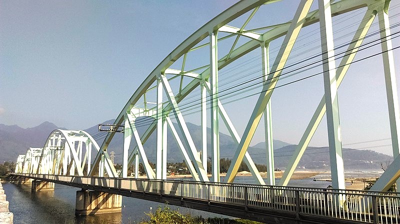 Nguy cơ mất an to&agrave;n cầu đường sắt Nam &Ocirc;- Ảnh 1.