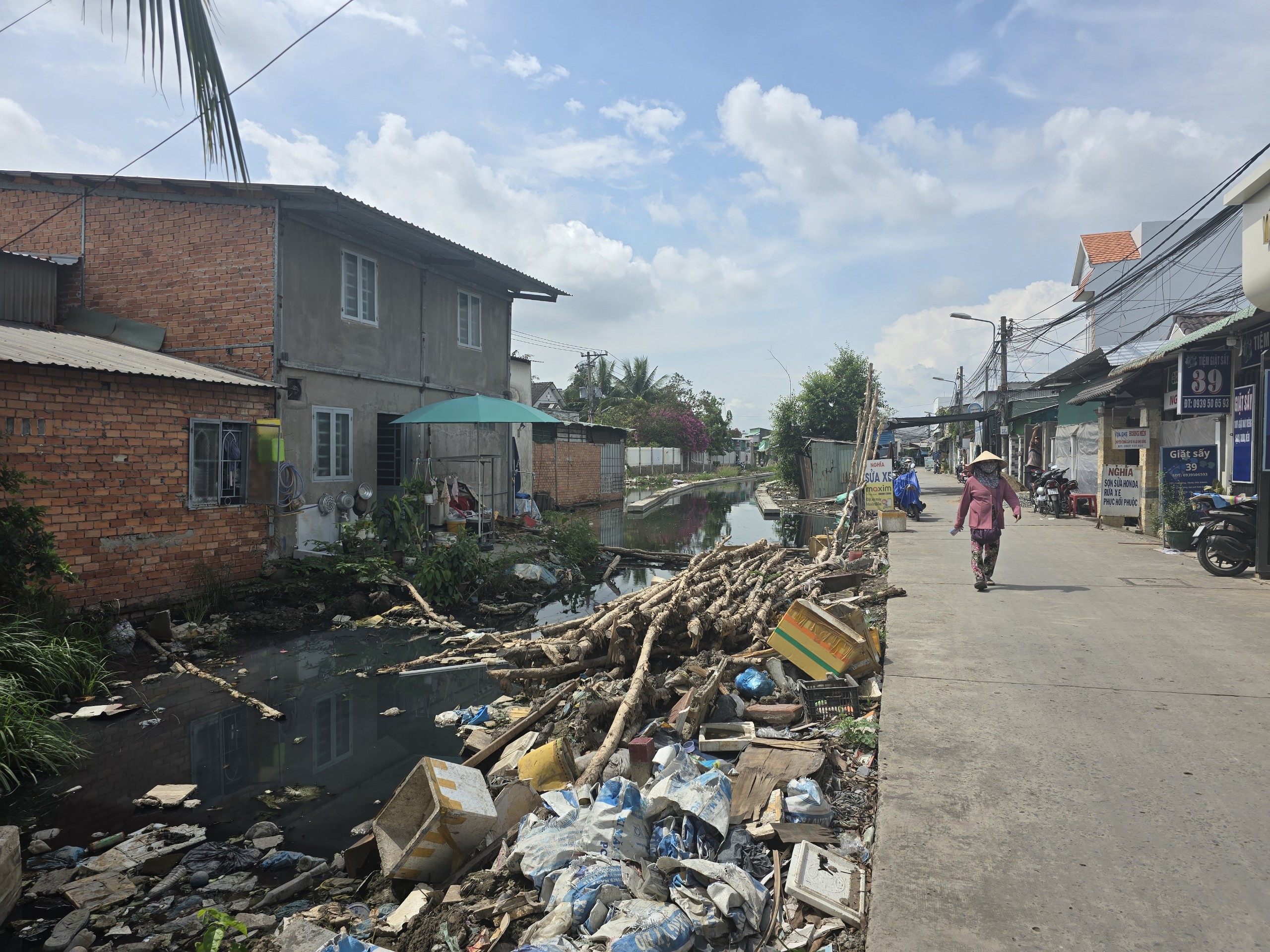 Cải tạo rạch l&agrave;m ngập nh&agrave; d&acirc;n, chủ đầu tư xử l&yacute; thế n&agrave;o?- Ảnh 2.