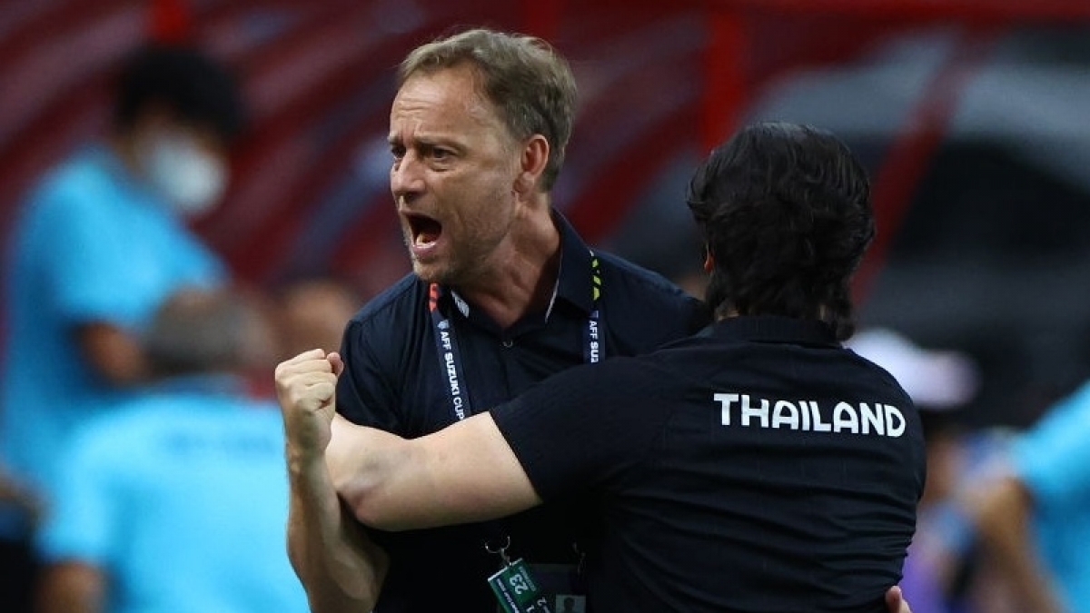 Cựu HLV Th&aacute;i Lan nhận lương cao kỷ lục tại đội b&oacute;ng V-League?- Ảnh 1.