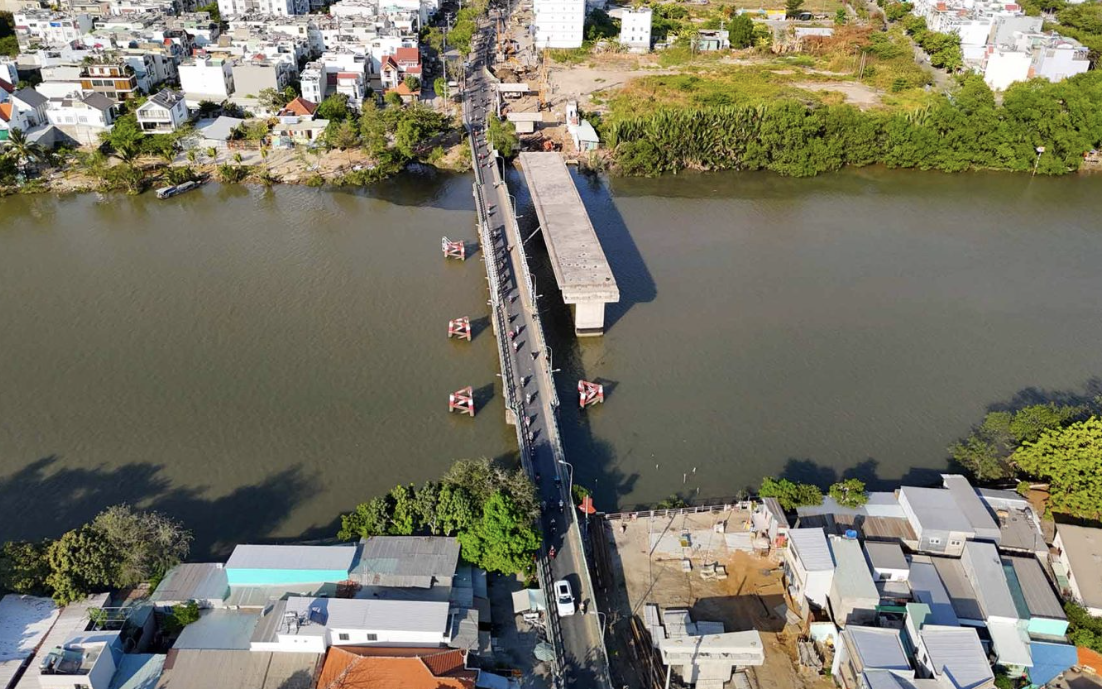 To&agrave;n cảnh hai c&acirc;y cầu vượt s&ocirc;ng Rạch Đỉa giải cứu giao th&ocirc;ng ph&iacute;a Nam TP.HCM