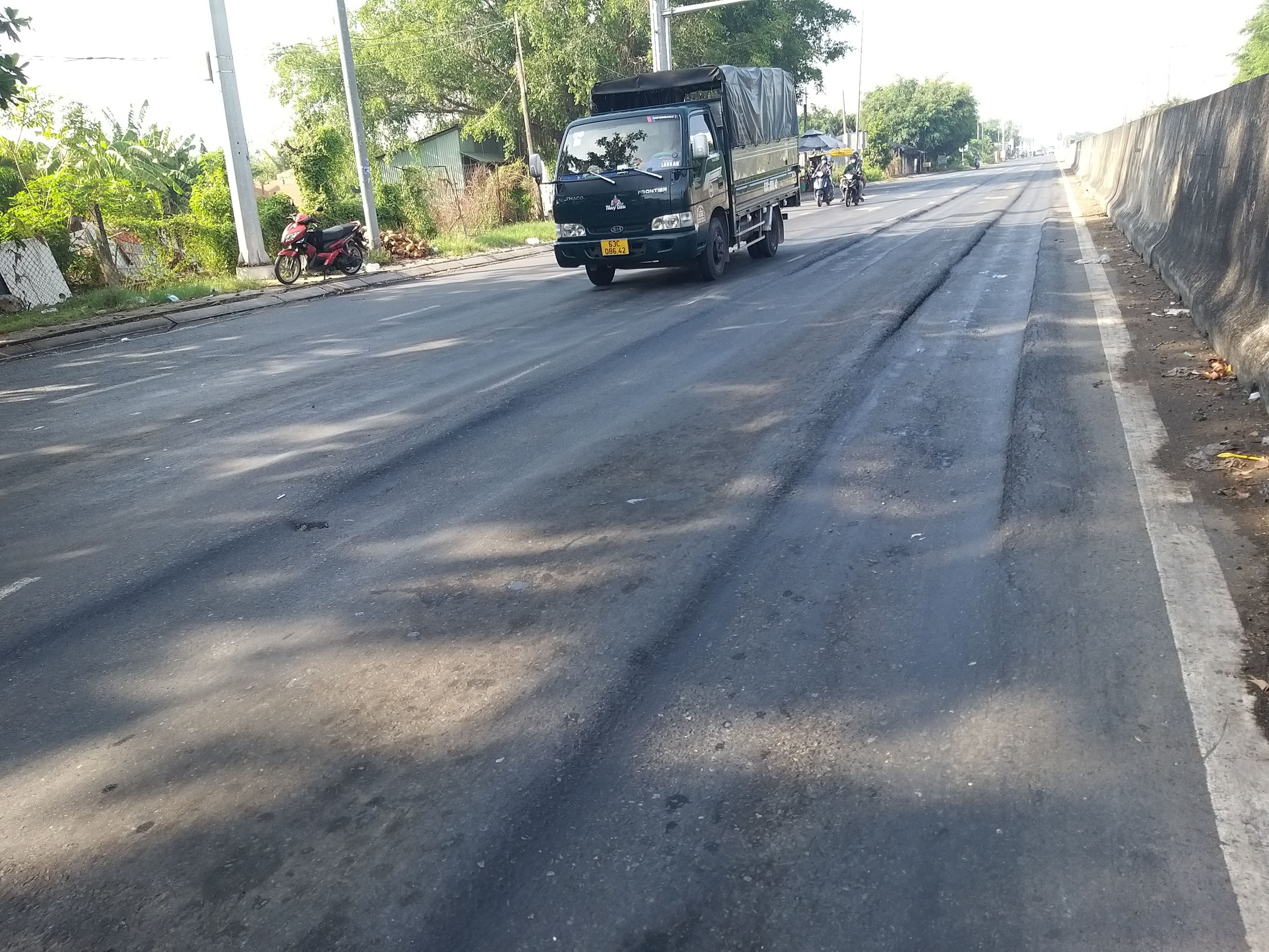 Sớm khắc phục vệt hằn lún trên quốc lộ 1 tuyến tránh thành phố Tân An- Ảnh 1. Sớm khắc phục vệt hằn lún trên quốc lộ 1 tuyến tránh thành phố Tân An- Ảnh 1.