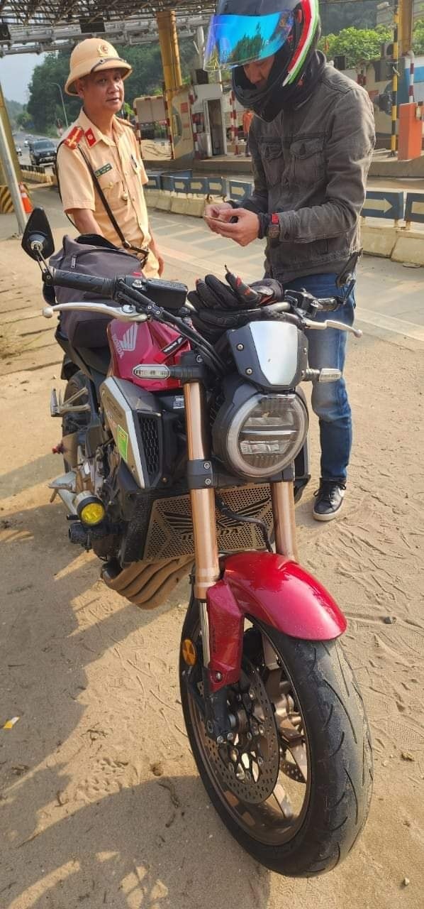 Xử phạt hàng loạt phượt thủ đi xe phân khối lớn vượt gấp đôi tốc độ- Ảnh 4. Xử phạt hàng loạt phượt thủ đi xe phân khối lớn vượt gấp đôi tốc độ- Ảnh 4.