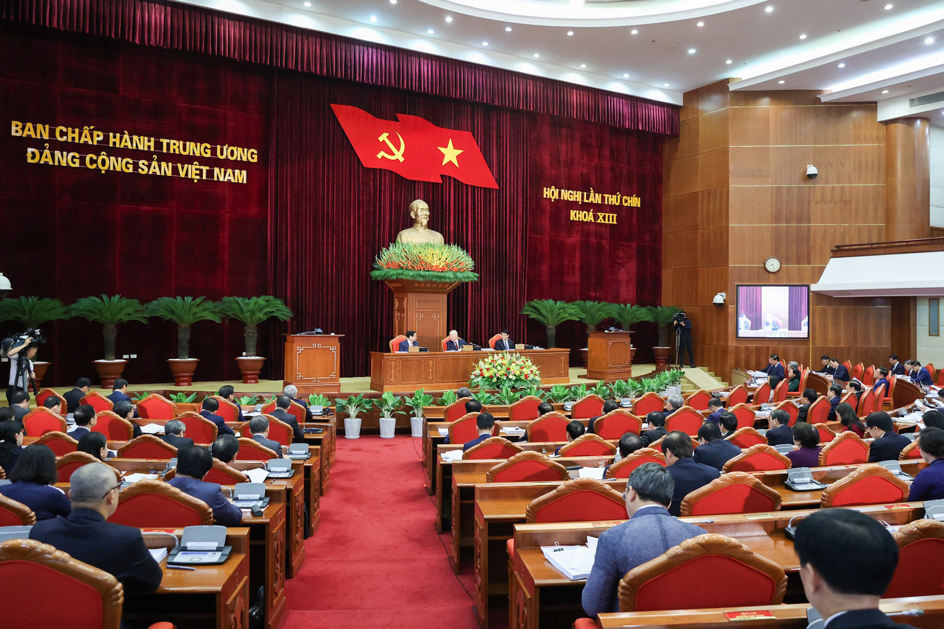 Trung ương giới thiệu nh&acirc;n sự để bầu Chủ tịch nước, Chủ tịch Quốc hội- Ảnh 1.