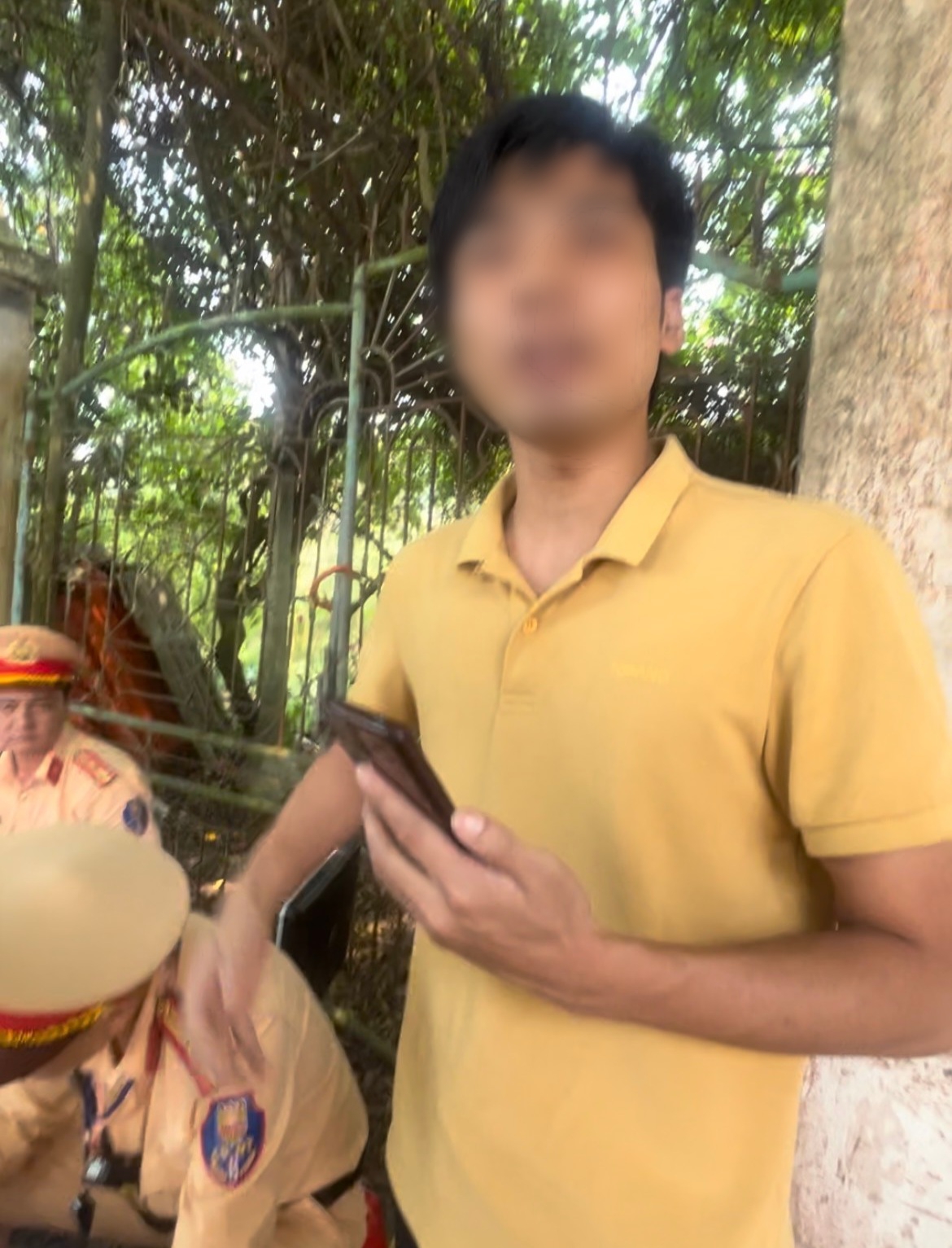 Kiểm tra nồng độ cồn ph&aacute;t hiện 4 lỗi kh&aacute;c, t&agrave;i xế &ocirc; t&ocirc; bị phạt hơn 47 triệu đồng
- Ảnh 1.