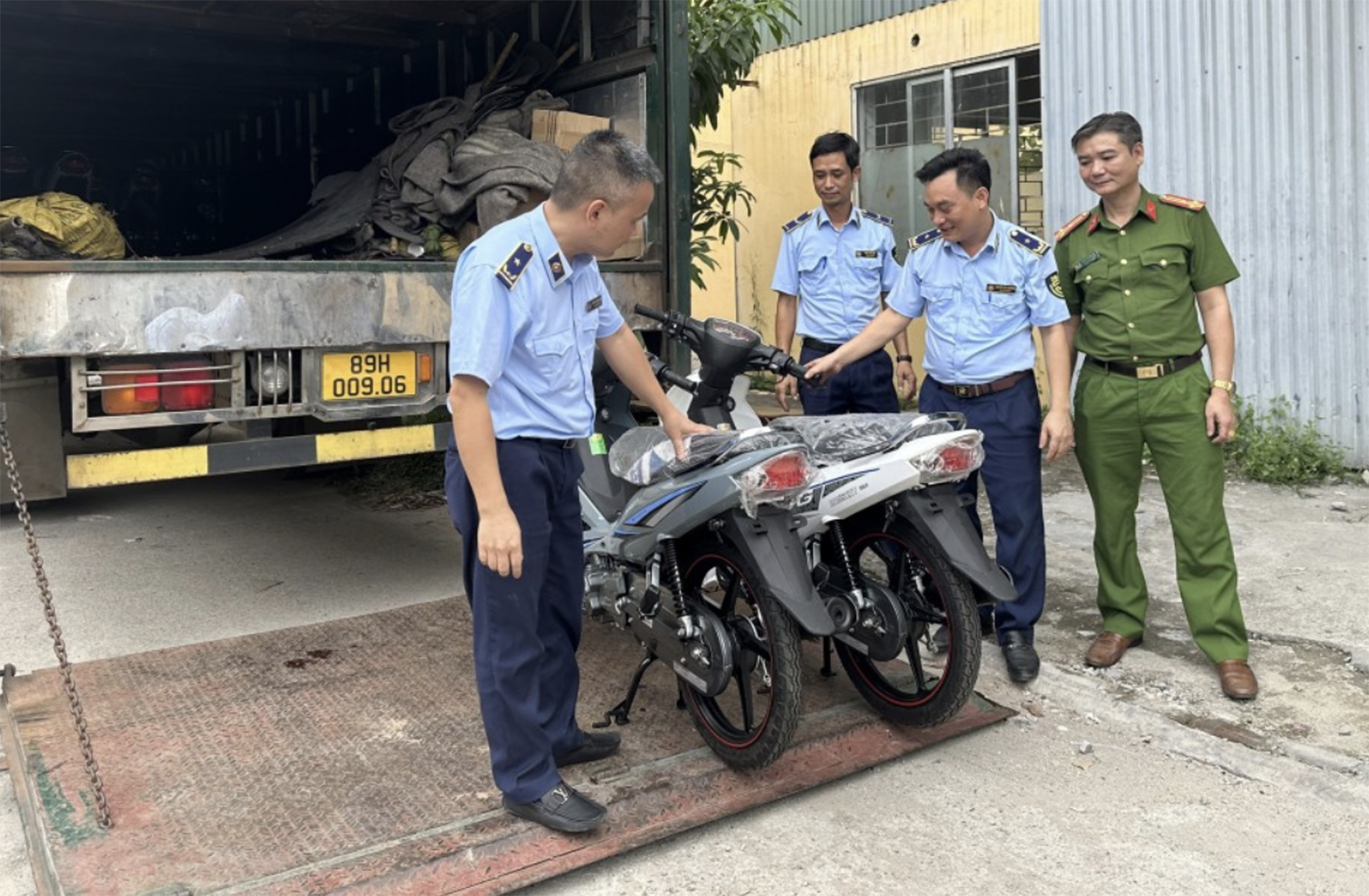 Ngăn mối nguy từ xe gắn m&aacute;y &ldquo;độ, chế&rdquo;- Ảnh 1.