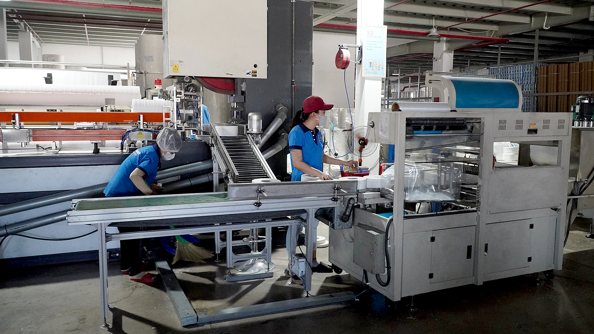 B&aacute;n giấy vệ sinh thu trăm tỷ mỗi năm- Ảnh 2.