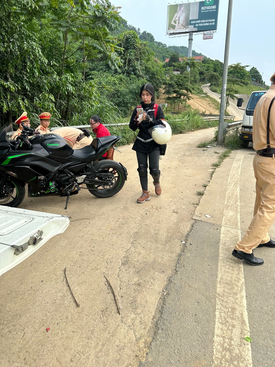 Xử phạt hàng loạt phượt thủ đi xe phân khối lớn vượt gấp đôi tốc độ- Ảnh 5. Xử phạt hàng loạt phượt thủ đi xe phân khối lớn vượt gấp đôi tốc độ- Ảnh 5.