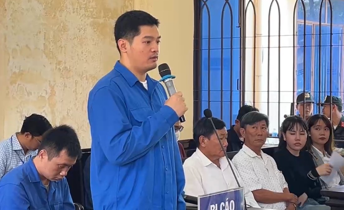 Xe Thành Bưởi gây tai nạn 5 người chết: Phó giám đốc khai gì trước tòa?- Ảnh 1. Xe Thành Bưởi gây tai nạn 5 người chết: Phó giám đốc khai gì trước tòa?- Ảnh 1.