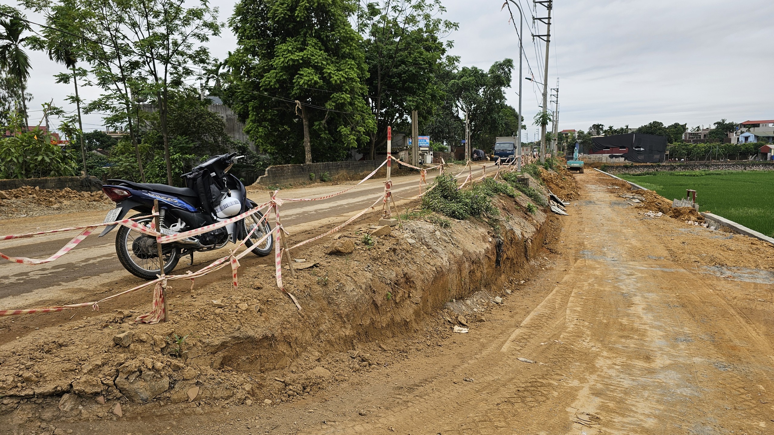 H&agrave; Nội: B&aacute;o động đường thi c&ocirc;ng ẩu g&acirc;y nguy cơ tai nạn- Ảnh 8.