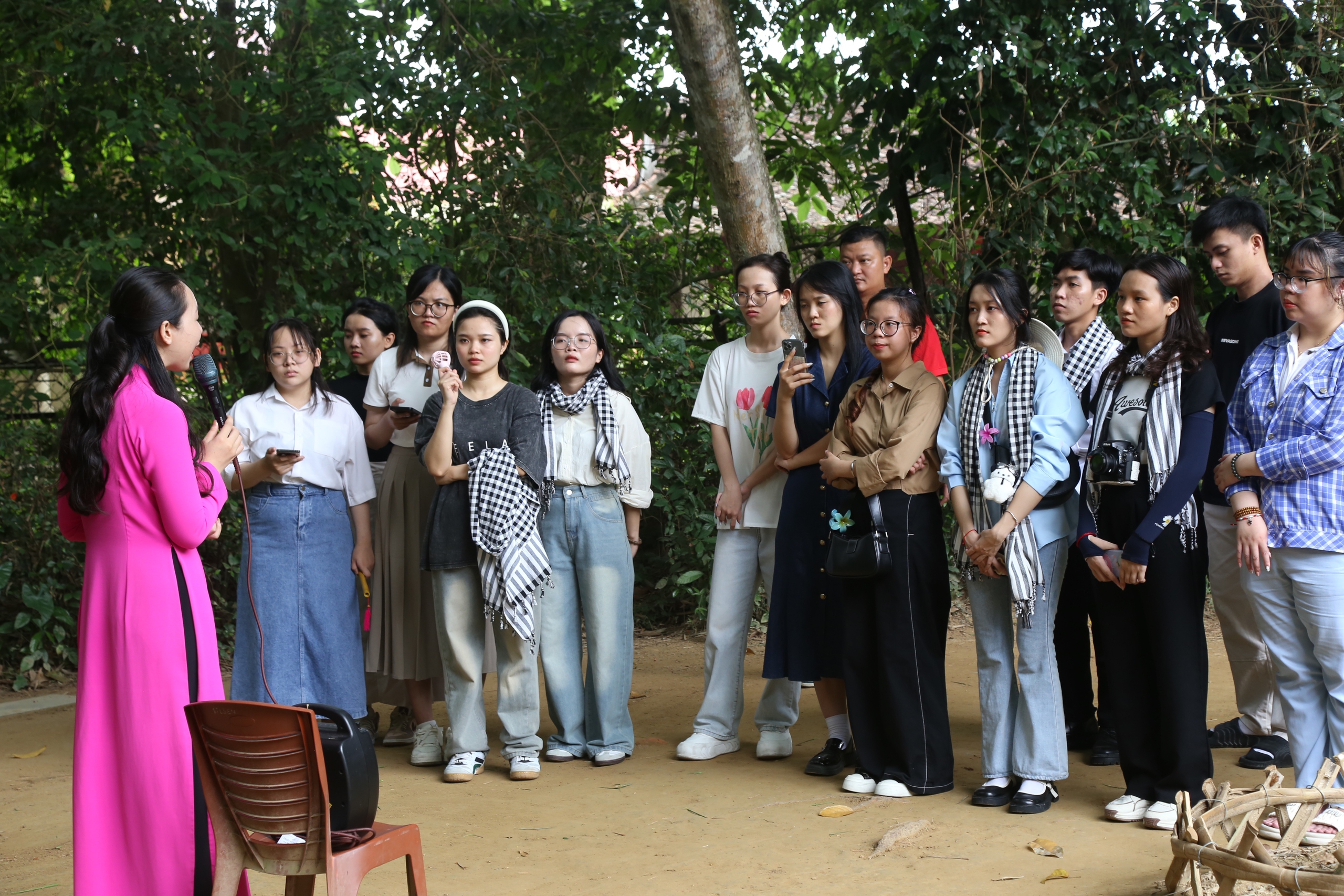 Dòng người tấp nập về thăm quê Bác- Ảnh 11. Dòng người tấp nập về thăm quê Bác- Ảnh 11.