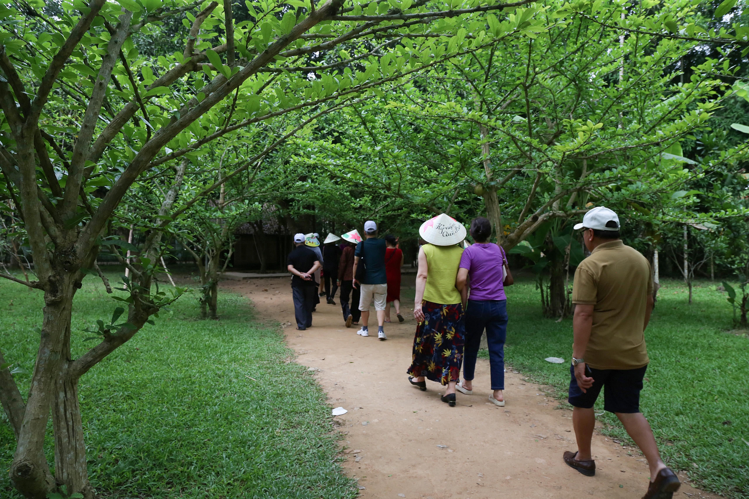 Dòng người tấp nập về thăm quê Bác- Ảnh 9. Dòng người tấp nập về thăm quê Bác- Ảnh 9.