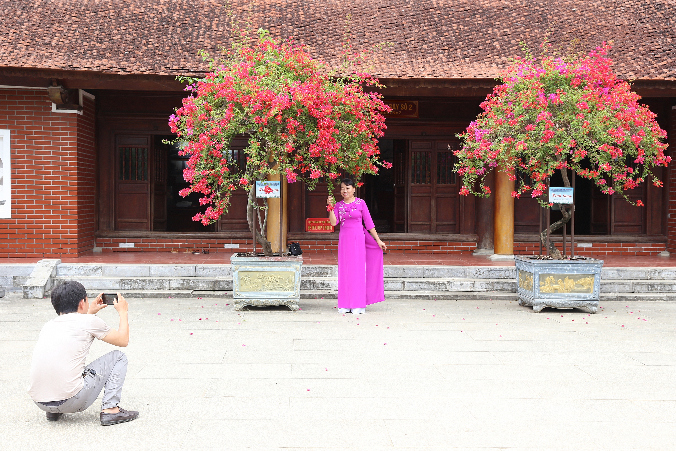 Dòng người tấp nập về thăm quê Bác- Ảnh 12. Dòng người tấp nập về thăm quê Bác- Ảnh 12.