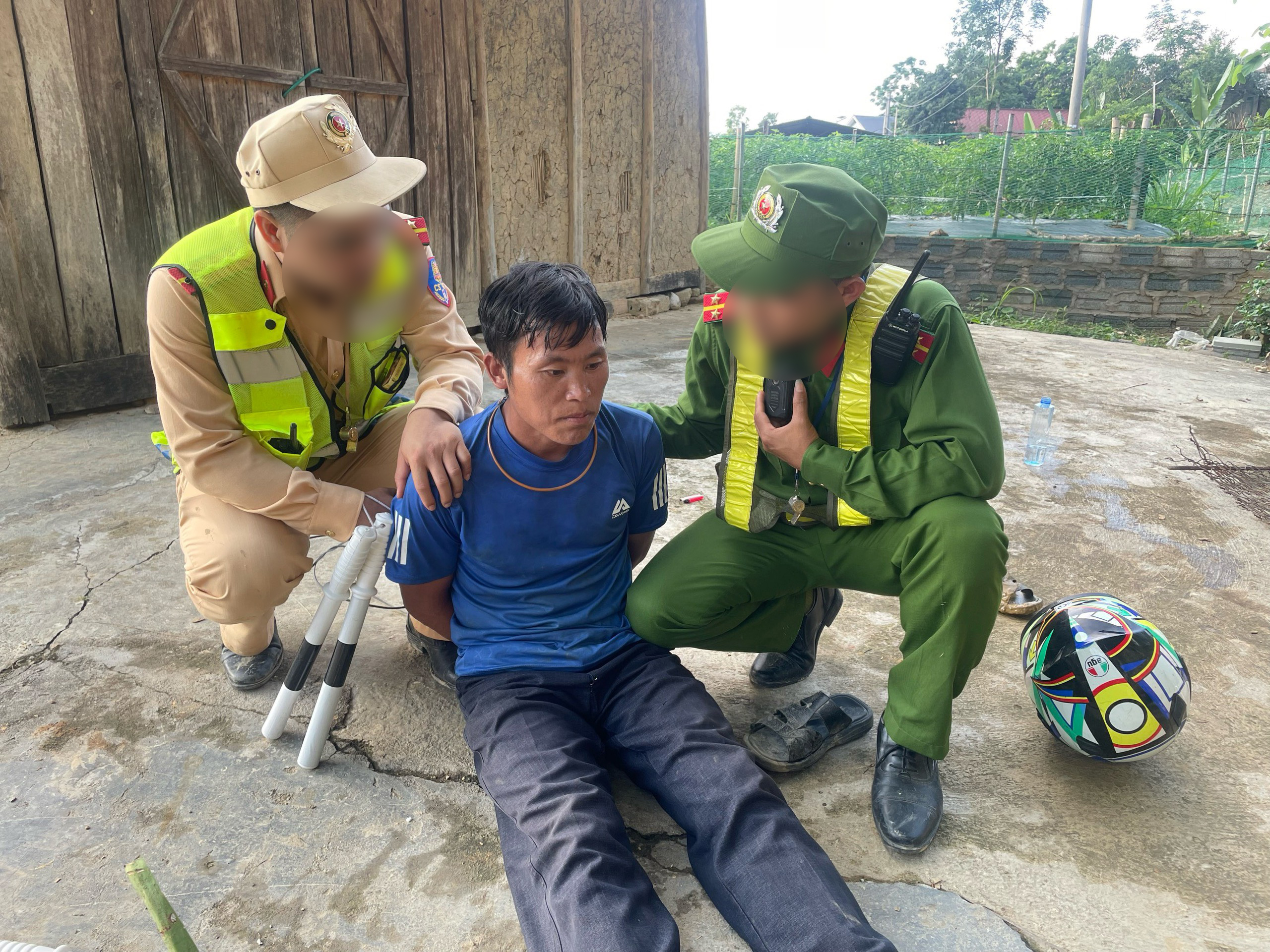 Đi xe m&aacute;y kh&ocirc;ng biển số mua ma t&uacute;y, bị CSGT Lai Ch&acirc;u t&oacute;m gọn- Ảnh 1.