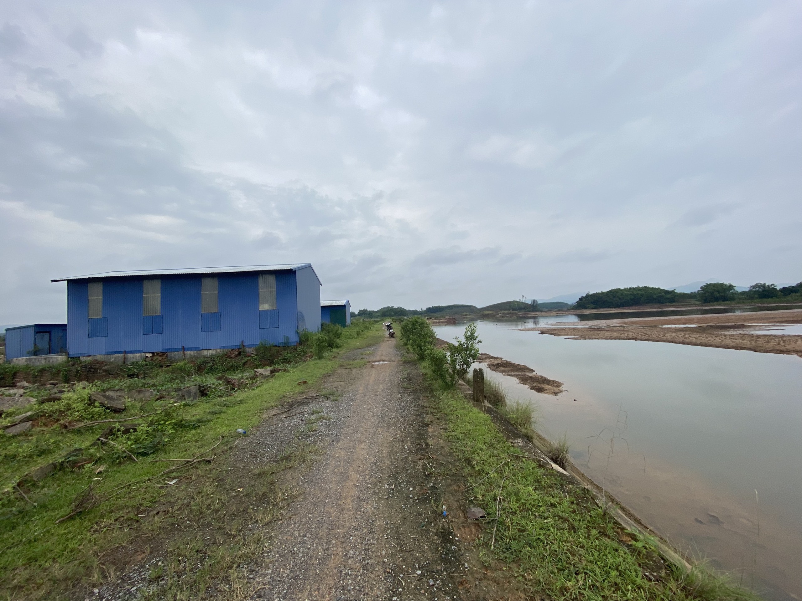 X&oacute;t xa dự &aacute;n triệu đ&ocirc; th&agrave;nh b&atilde;i hoang, đường s&aacute; xuống cấp- Ảnh 1.