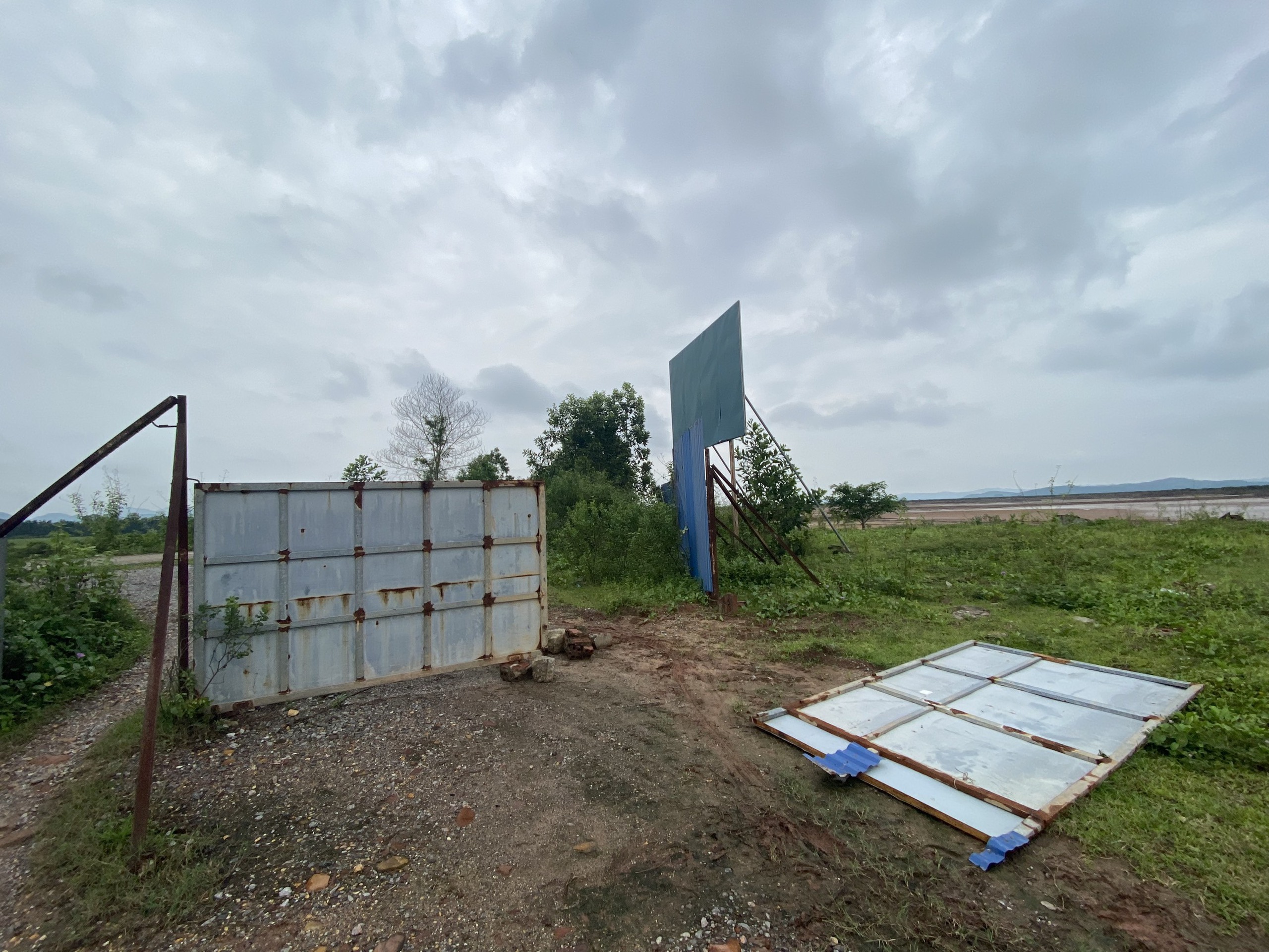 X&oacute;t xa dự &aacute;n triệu đ&ocirc; th&agrave;nh b&atilde;i hoang, đường s&aacute; xuống cấp- Ảnh 3.