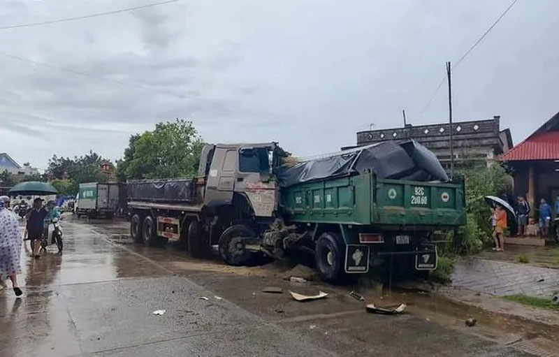 Hiện trường vụ tai nạn giữa 2 xe ben ở Quảng Nam. Hiện trường vụ tai nạn giữa 2 xe ben ở Quảng Nam.