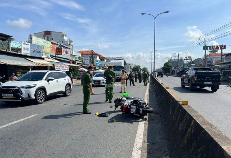 Lực lượng chức năng khám nghiệm hiện trường. Lực lượng chức năng khám nghiệm hiện trường.
