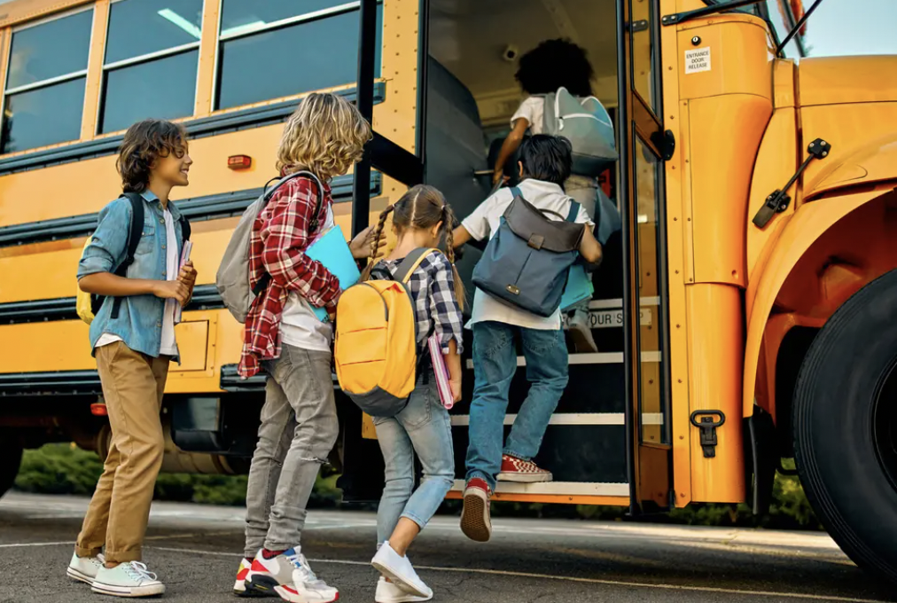 &Ocirc; t&ocirc; kinh doanh vận tải được kết hợp đưa đ&oacute;n học sinh?- Ảnh 2.