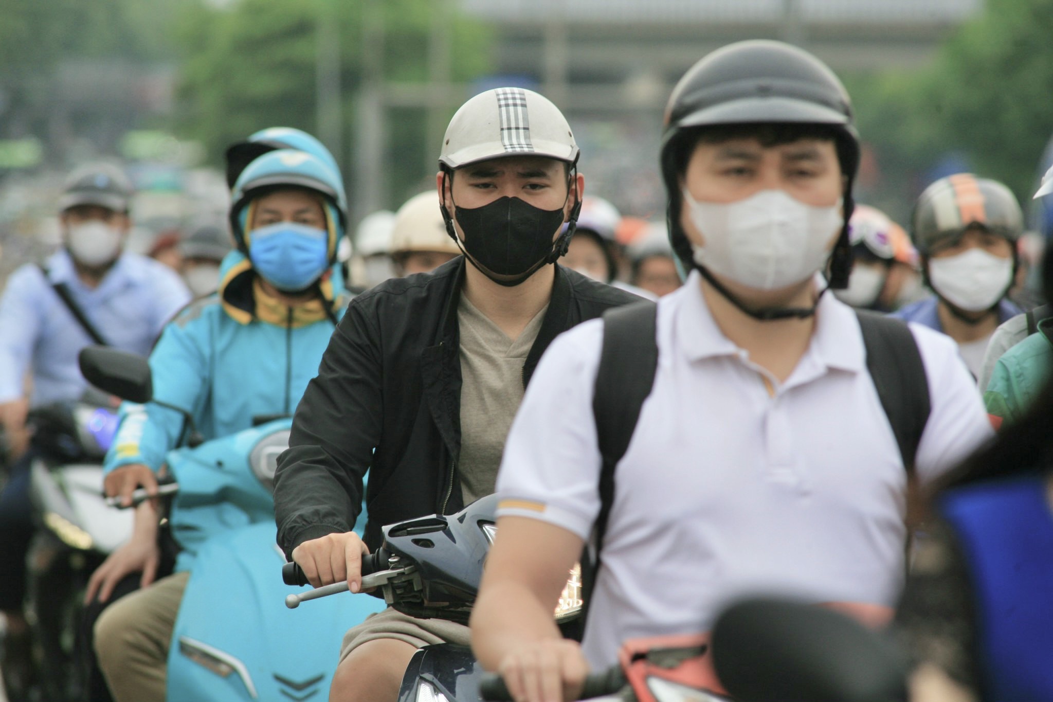 Nhiều tuyến đường H&agrave; Nội tắc cứng ng&agrave;y đầu người d&acirc;n đi l&agrave;m trở lại- Ảnh 16.