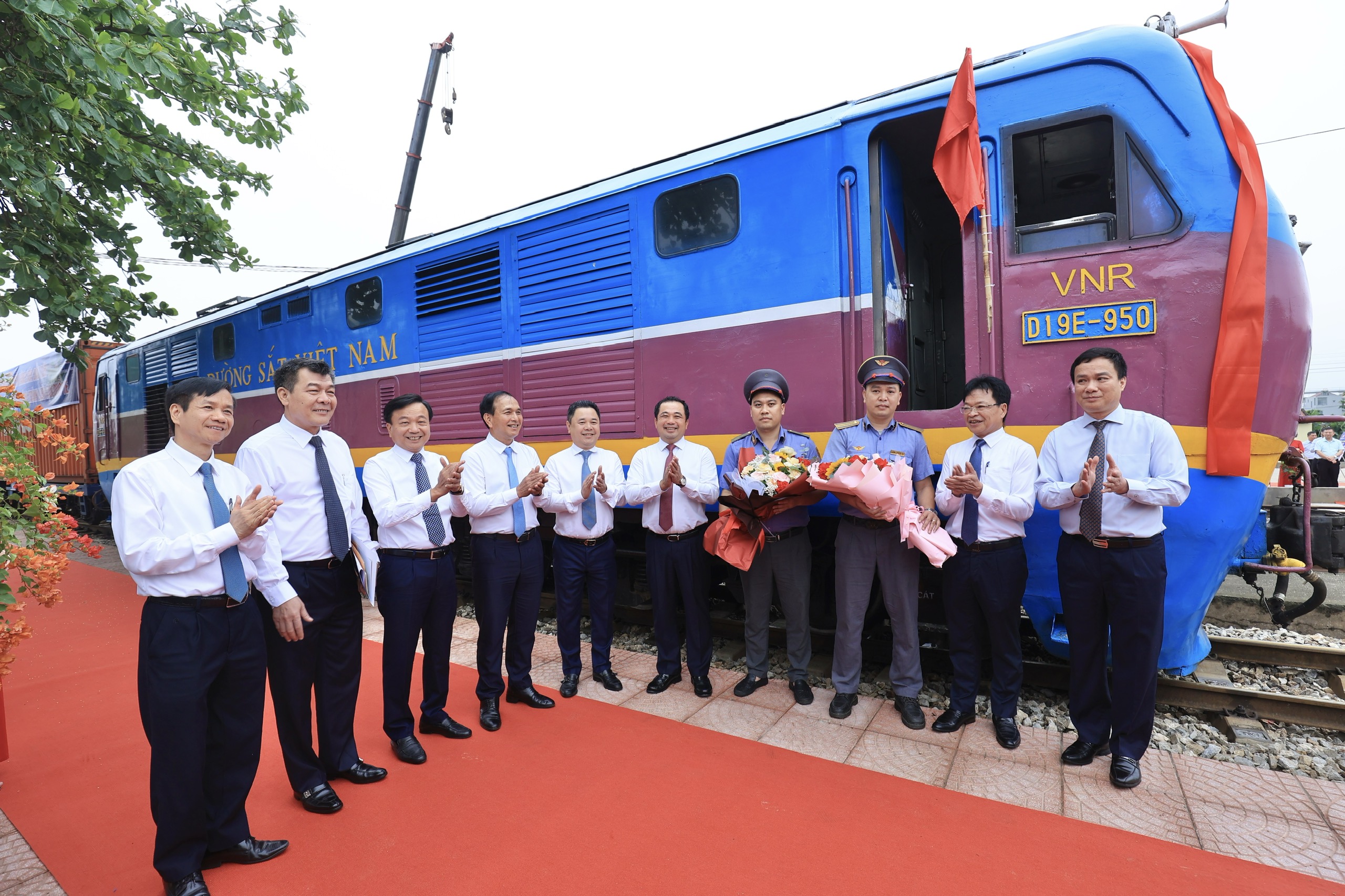 Chuyến t&agrave;u đầu ti&ecirc;n chở h&agrave;ng li&ecirc;n vận quốc tế xuất ph&aacute;t từ ga Cao X&aacute;- Ảnh 2.