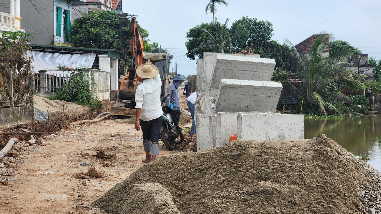 Th&aacute;i B&igrave;nh: Đường như ruộng c&agrave;y v&igrave; nh&agrave; thầu thi c&ocirc;ng ẩu- Ảnh 2.