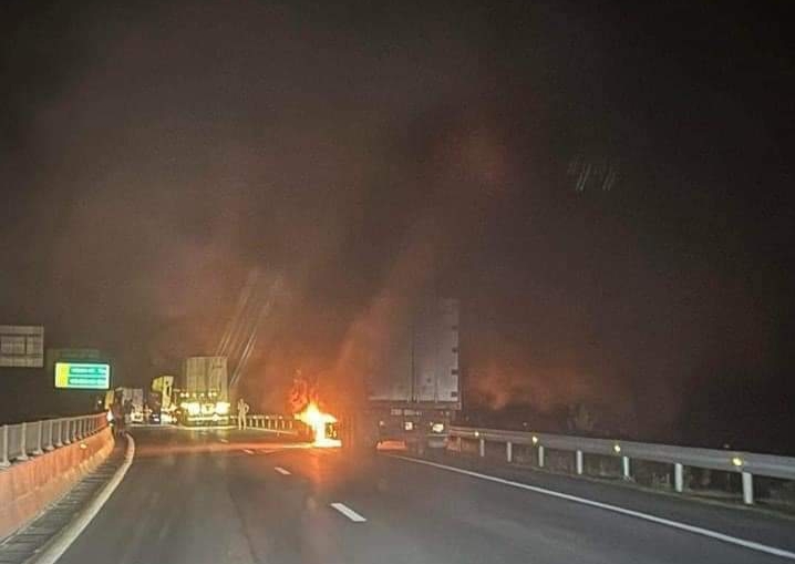 Người đ&agrave;n &ocirc;ng đi bộ tr&ecirc;n cao tốc Nội B&agrave;i - L&agrave;o Cai bị &ocirc; t&ocirc; đ&acirc;m tử vong- Ảnh 2.