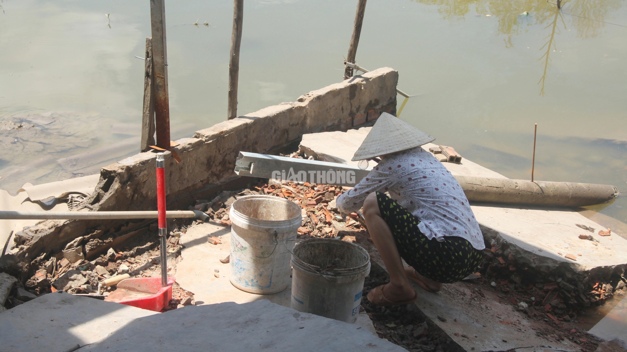 Làm rõ nguyên nhân sạt lở khiến 34 căn nhà ở Bạc Liêu bị ảnh hưởng- Ảnh 1. Làm rõ nguyên nhân sạt lở khiến 34 căn nhà ở Bạc Liêu bị ảnh hưởng- Ảnh 1.