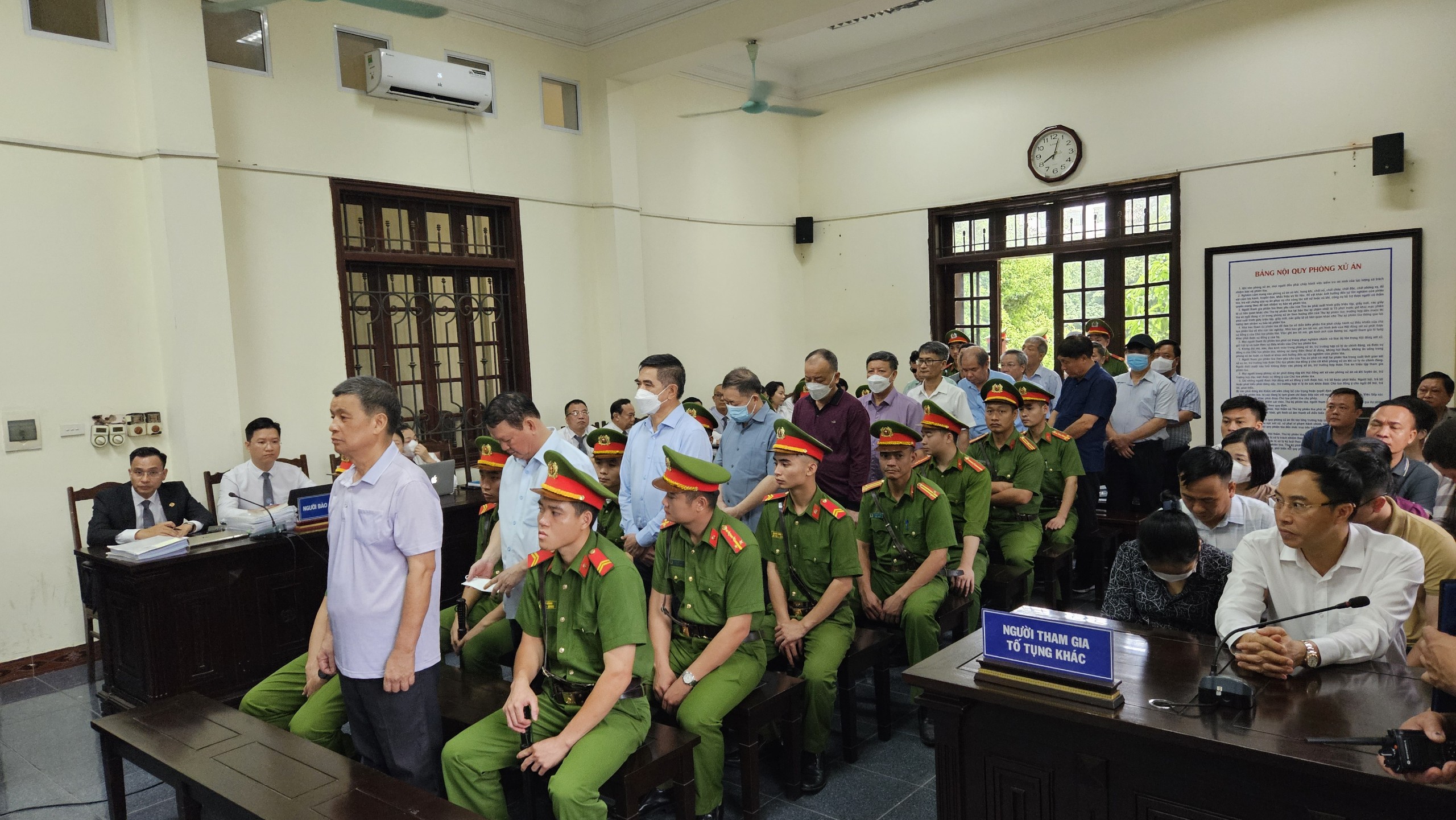 Xét xử cựu Bí thư Tỉnh ủy Lào Cai Nguyễn Văn Vịnh cùng 17 đồng phạm- Ảnh 2. Xét xử cựu Bí thư Tỉnh ủy Lào Cai Nguyễn Văn Vịnh cùng 17 đồng phạm- Ảnh 2.