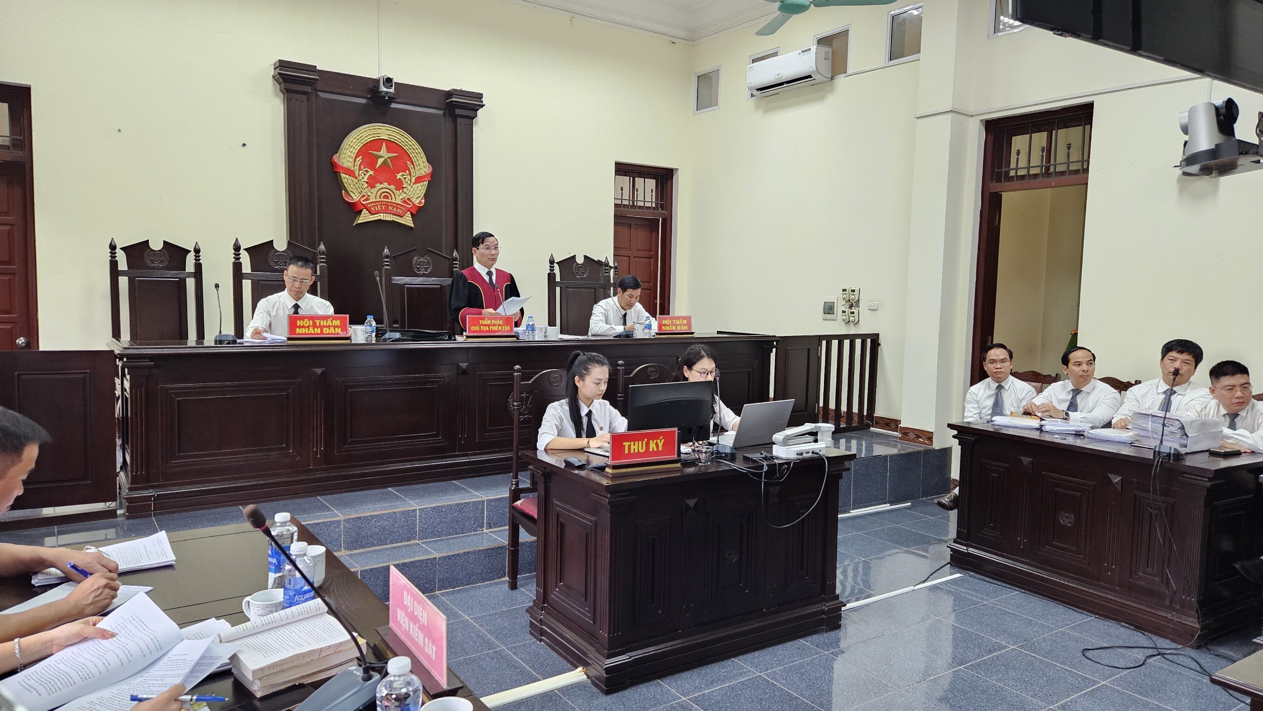 Xét xử cựu Bí thư Tỉnh ủy Lào Cai Nguyễn Văn Vịnh cùng 17 đồng phạm- Ảnh 3. Xét xử cựu Bí thư Tỉnh ủy Lào Cai Nguyễn Văn Vịnh cùng 17 đồng phạm- Ảnh 3.
