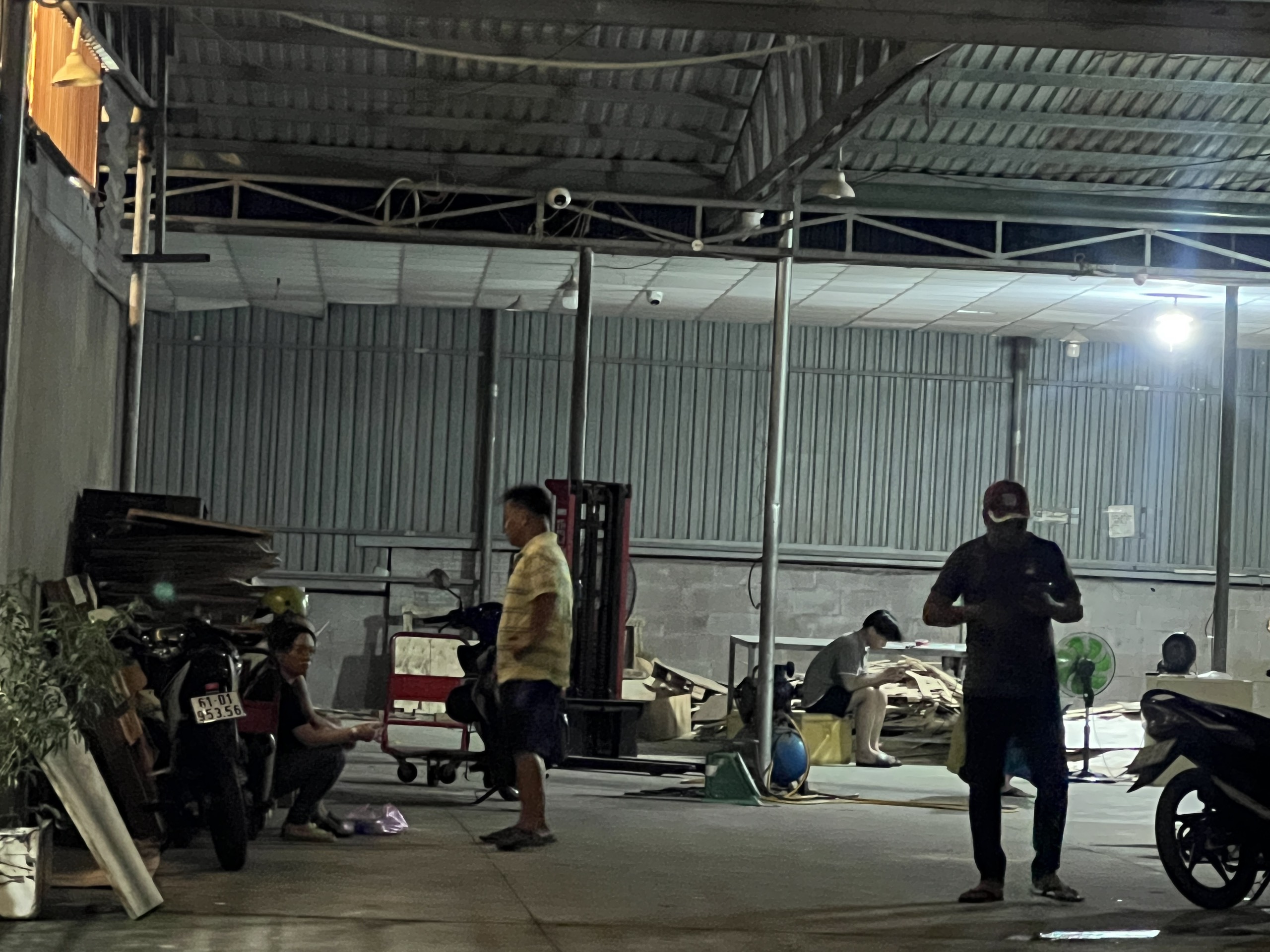 Sạc điện thoại, bị điện giật khiến thanh ni&ecirc;n tử vong- Ảnh 1.