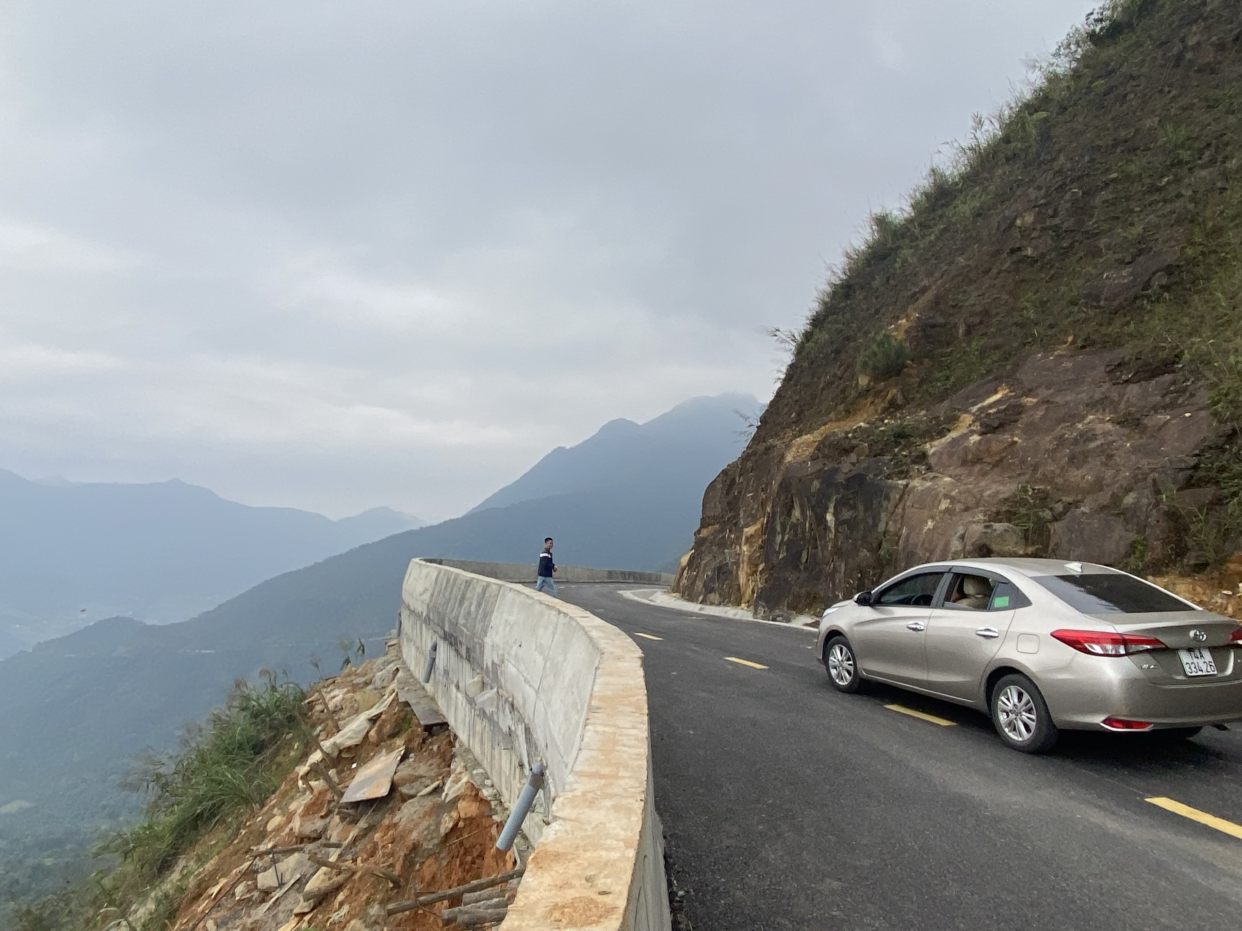 Quảng Ninh: Đường mở cơ hội đổi đời nơi vùng cao biên giới- Ảnh 1. Quảng Ninh: Đường mở cơ hội đổi đời nơi vùng cao biên giới- Ảnh 1.