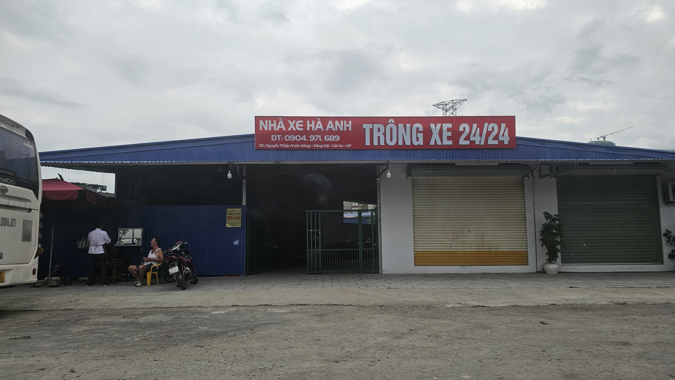 Hải Phòng: Bãi đỗ xe không phép mọc trên dự án dở dang- Ảnh 1. Hải Phòng: Bãi đỗ xe không phép mọc trên dự án dở dang- Ảnh 1.