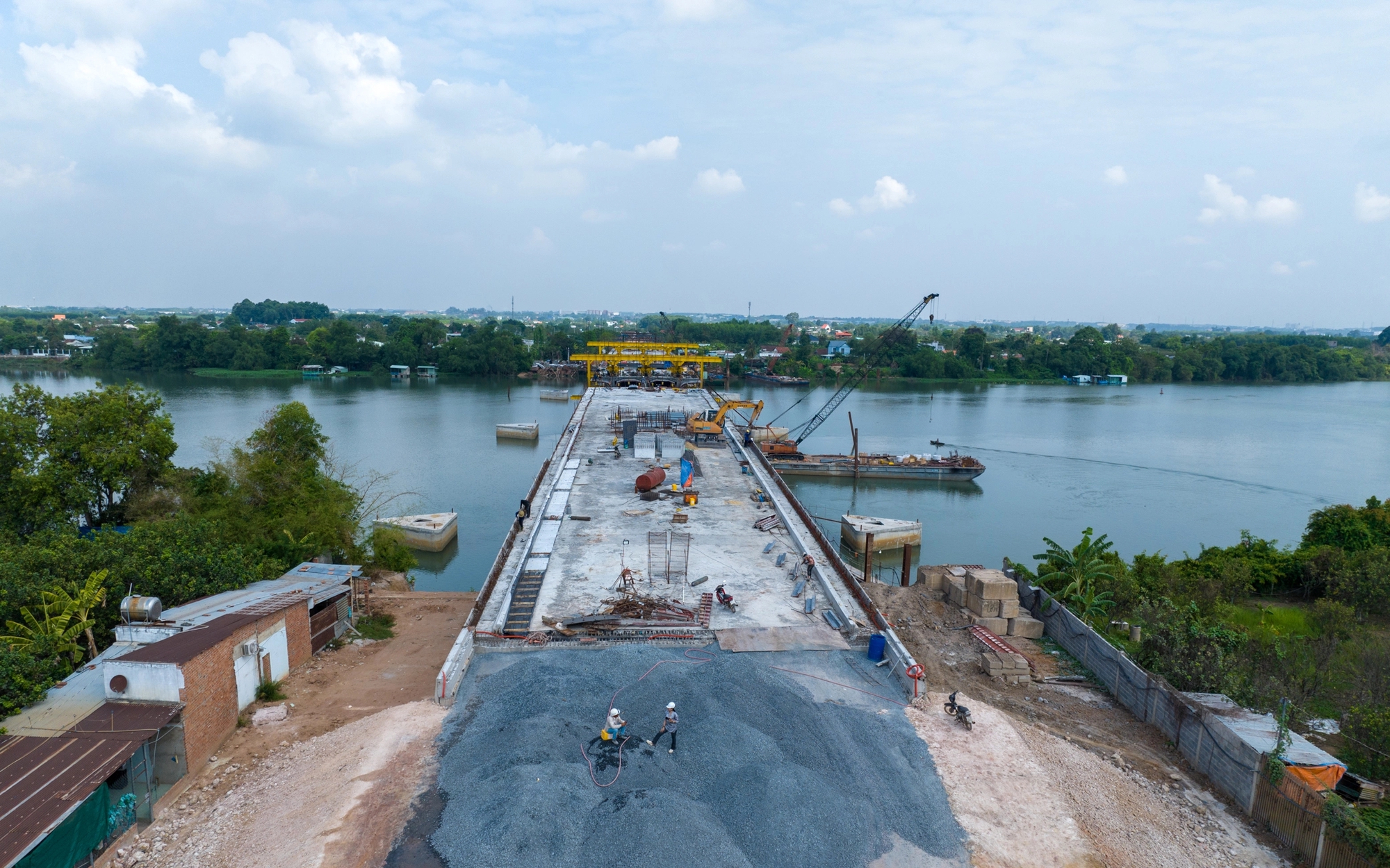 Cầu Bạch Đằng 2 chạy đua về đ&iacute;ch, gần nửa năm c&ocirc;ng nh&acirc;n, kỹ sư chưa về thăm nh&agrave;