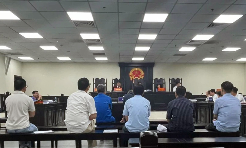 Cựu Ph&oacute; chủ tịch huyện v&agrave; loạt c&aacute;n bộ ở Gia L&acirc;m lĩnh &aacute;n- Ảnh 1.