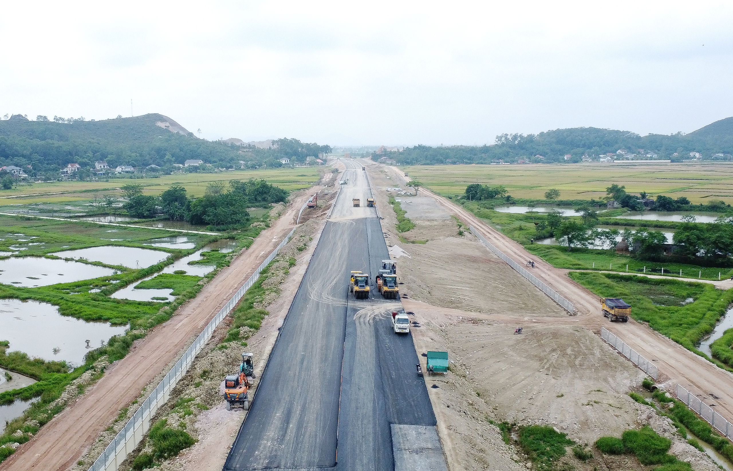 Cuối th&aacute;ng 6, ho&agrave;n th&agrave;nh đoạn c&ograve;n lại cao tốc Diễn Ch&acirc;u - B&atilde;i Vọt- Ảnh 3.