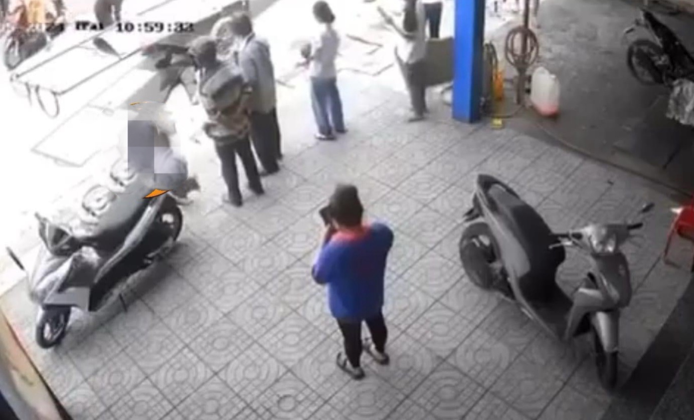 Va chạm với xe chở t&ocirc;n, nam thanh ni&ecirc;n bị cắt l&igrave;a tay, tử vong tại chỗ- Ảnh 2.