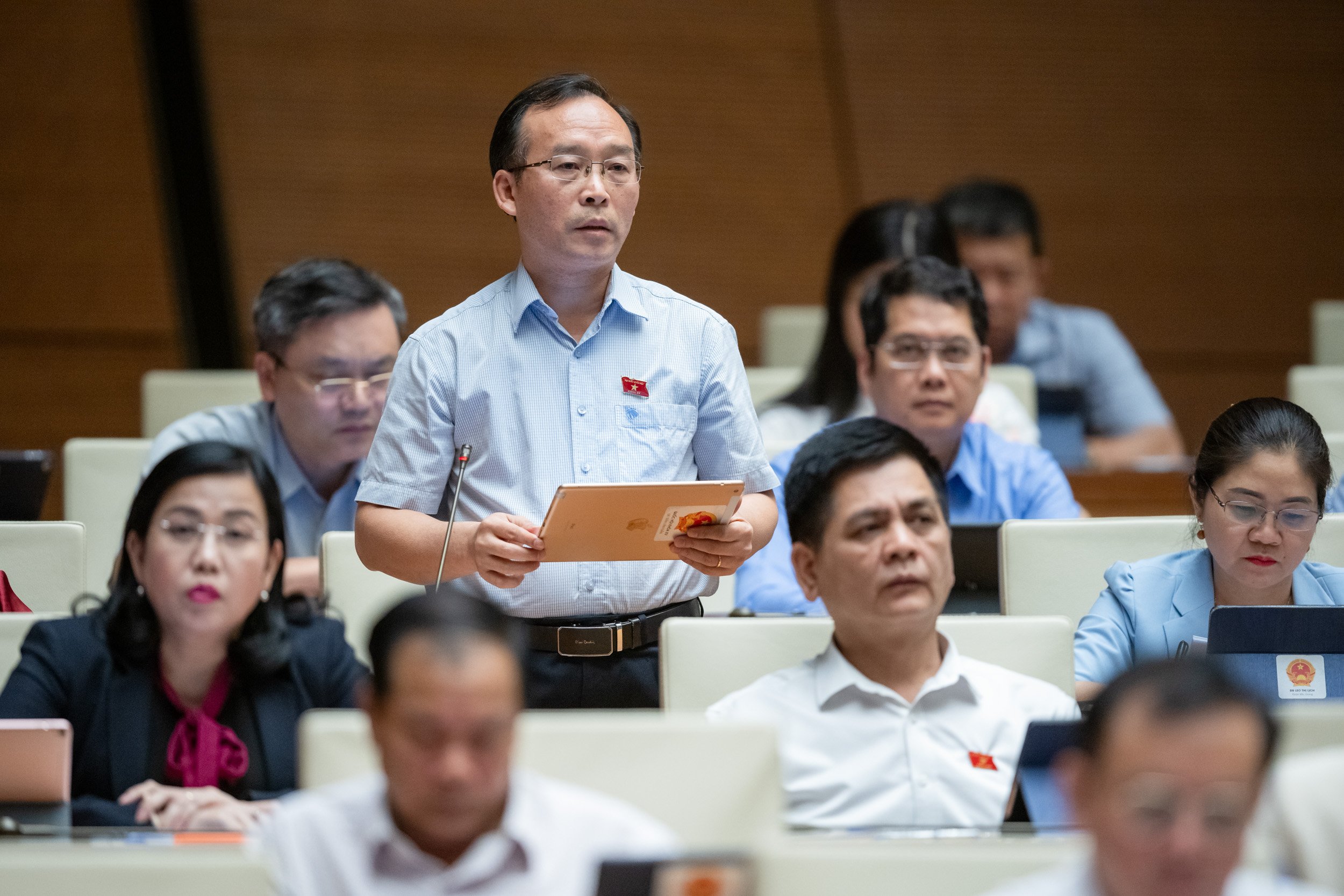 ĐBQH ủng hộ cấm tuyệt đối nồng độ cồn, trừ điểm bằng l&aacute;i- Ảnh 9.