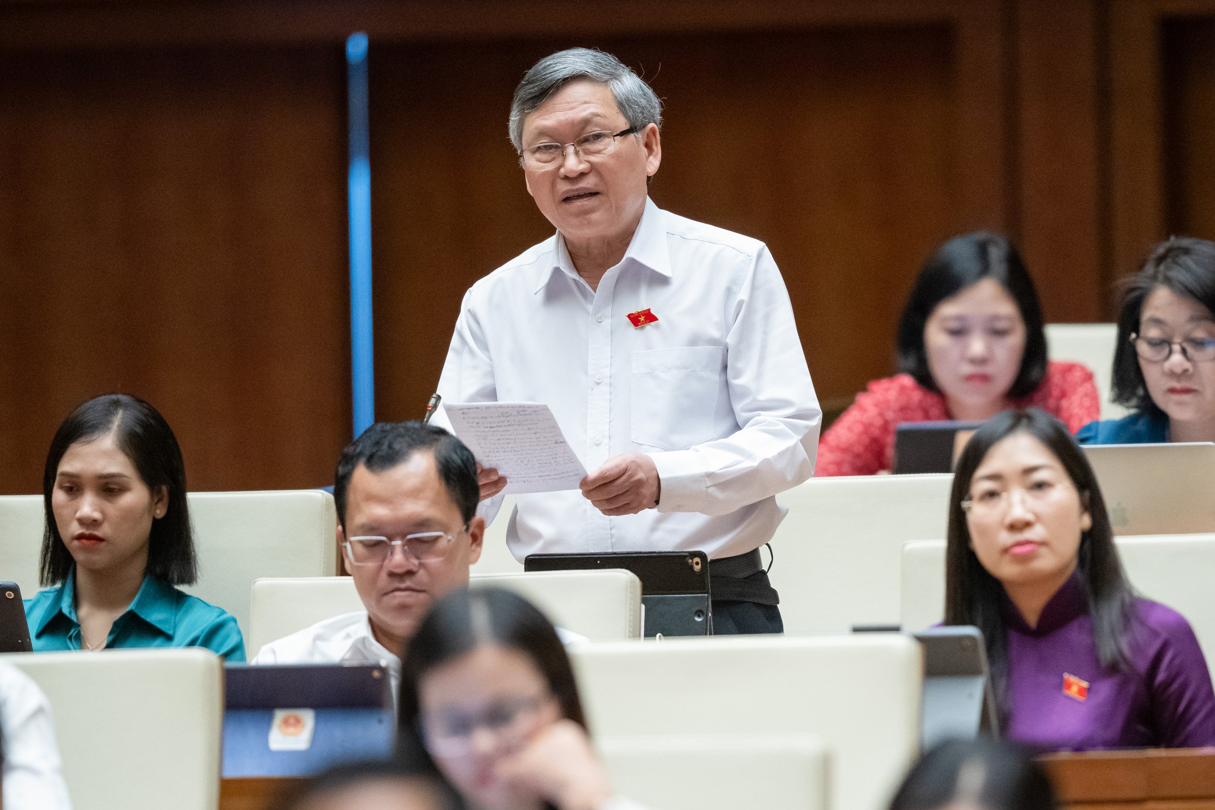 ĐBQH ủng hộ cấm tuyệt đối nồng độ cồn, trừ điểm bằng l&aacute;i- Ảnh 5.