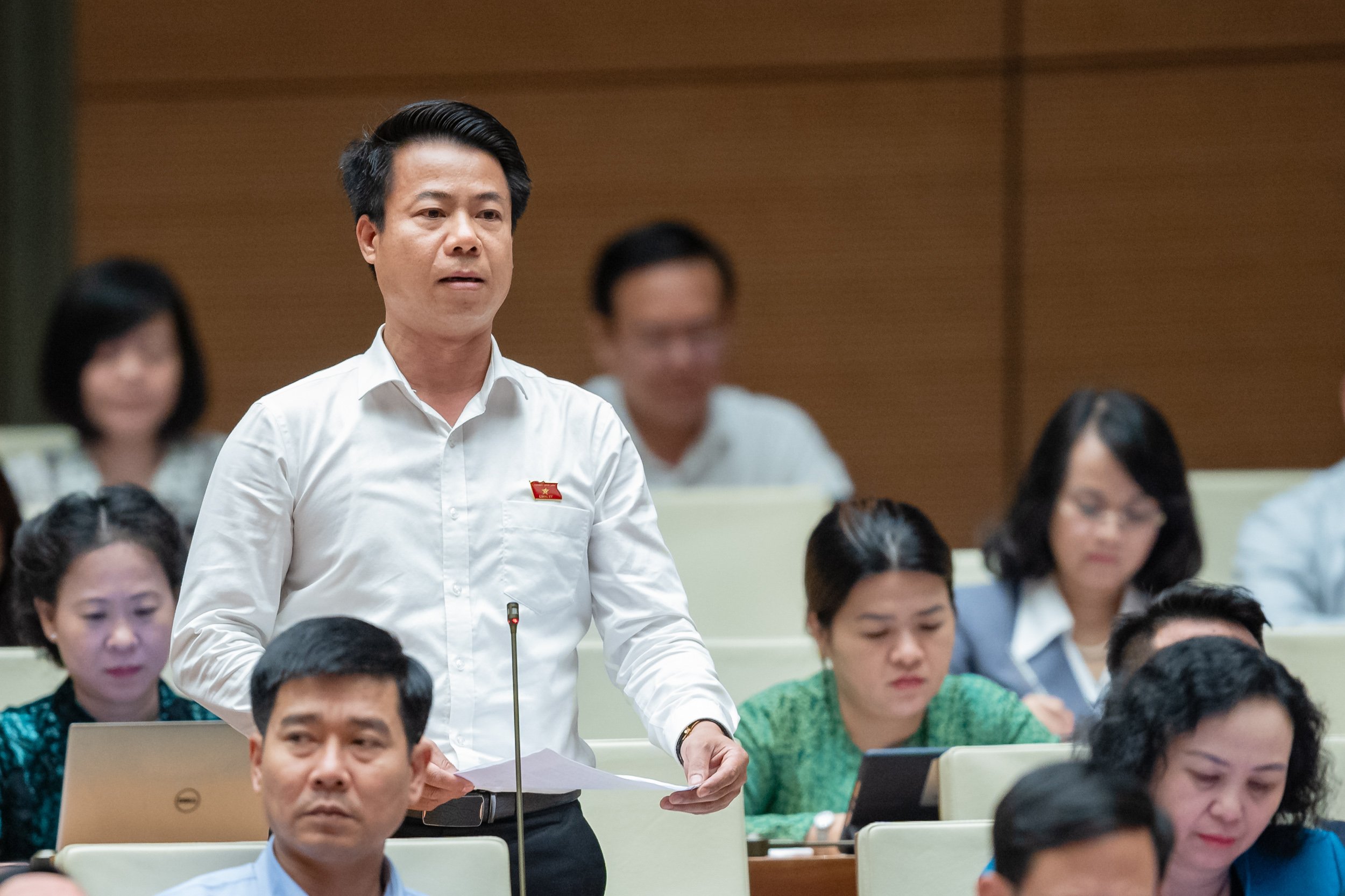 ĐBQH ủng hộ cấm tuyệt đối nồng độ cồn, trừ điểm bằng l&aacute;i- Ảnh 15.