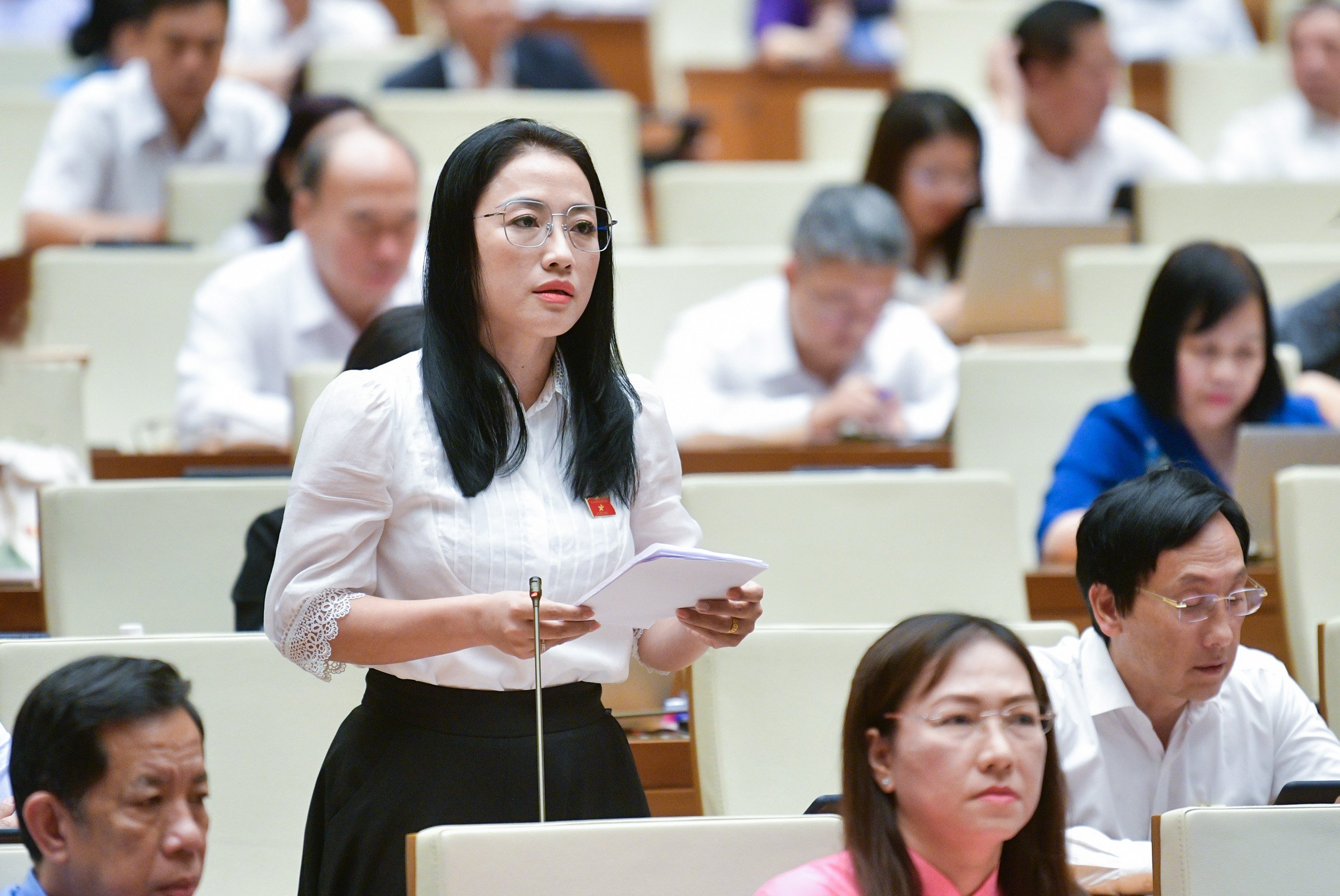 ĐBQH ủng hộ cấm tuyệt đối nồng độ cồn, trừ điểm bằng l&aacute;i- Ảnh 8.