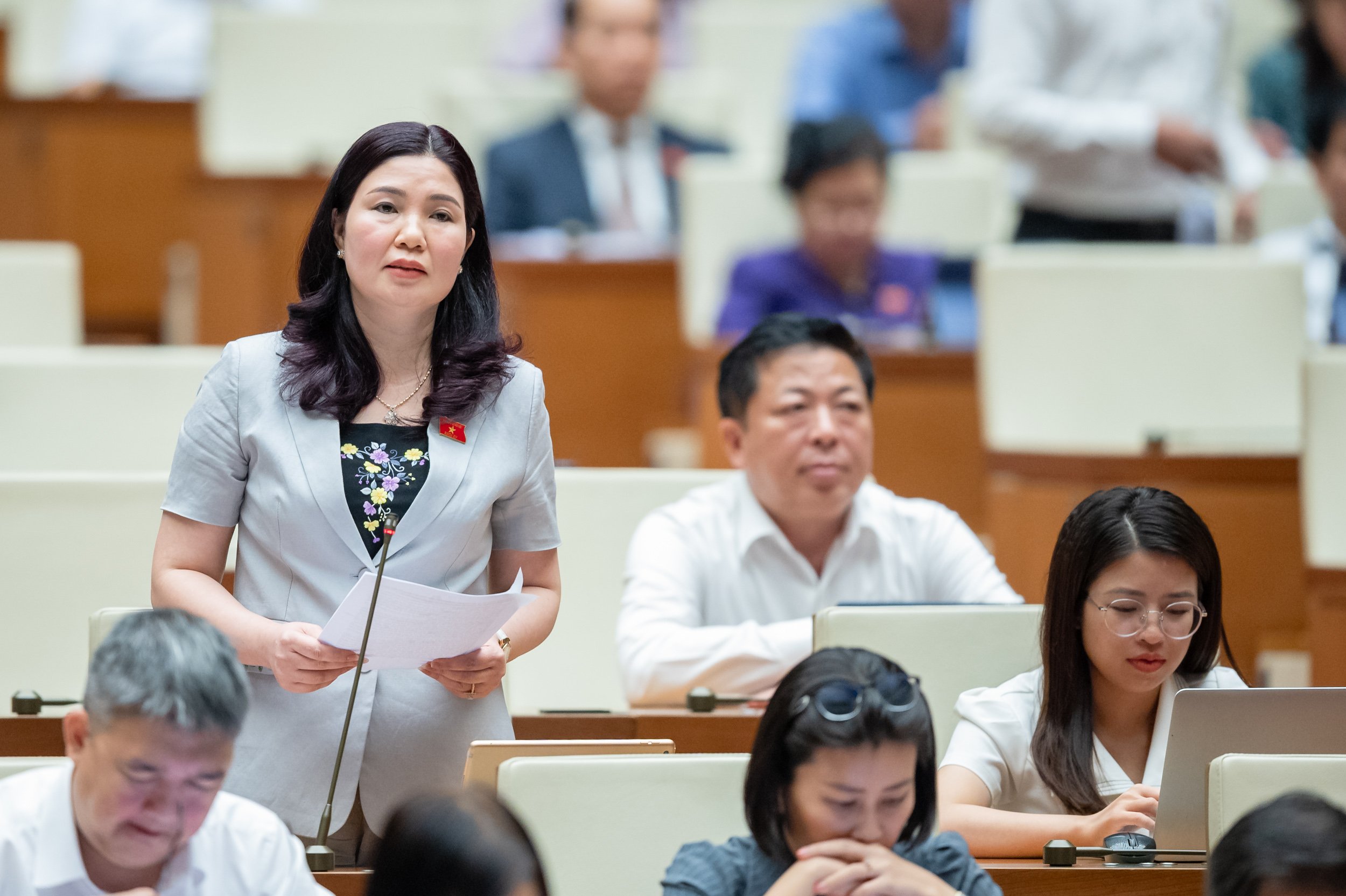 ĐBQH ủng hộ cấm tuyệt đối nồng độ cồn, trừ điểm bằng l&aacute;i- Ảnh 6.