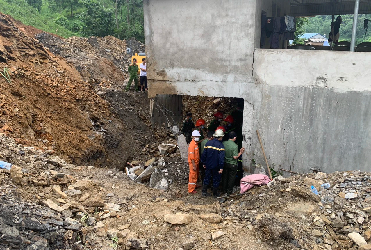 Vụ sạt lở đất, v&ugrave;i lấp cả gia đ&igrave;nh tại Bắc Kạn: Cả 3 nạn nh&acirc;n đều tử vong- Ảnh 2.