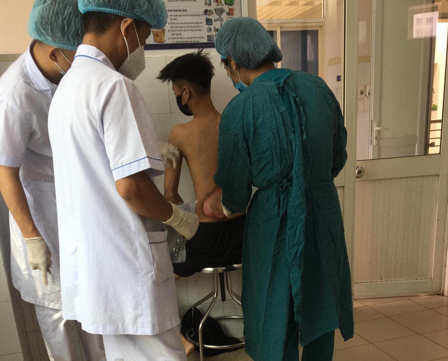 Sự thật th&ocirc;ng tin "nam sinh ở H&agrave; Nội bị bạo h&agrave;nh nhiều lần phải nhập viện"- Ảnh 1.